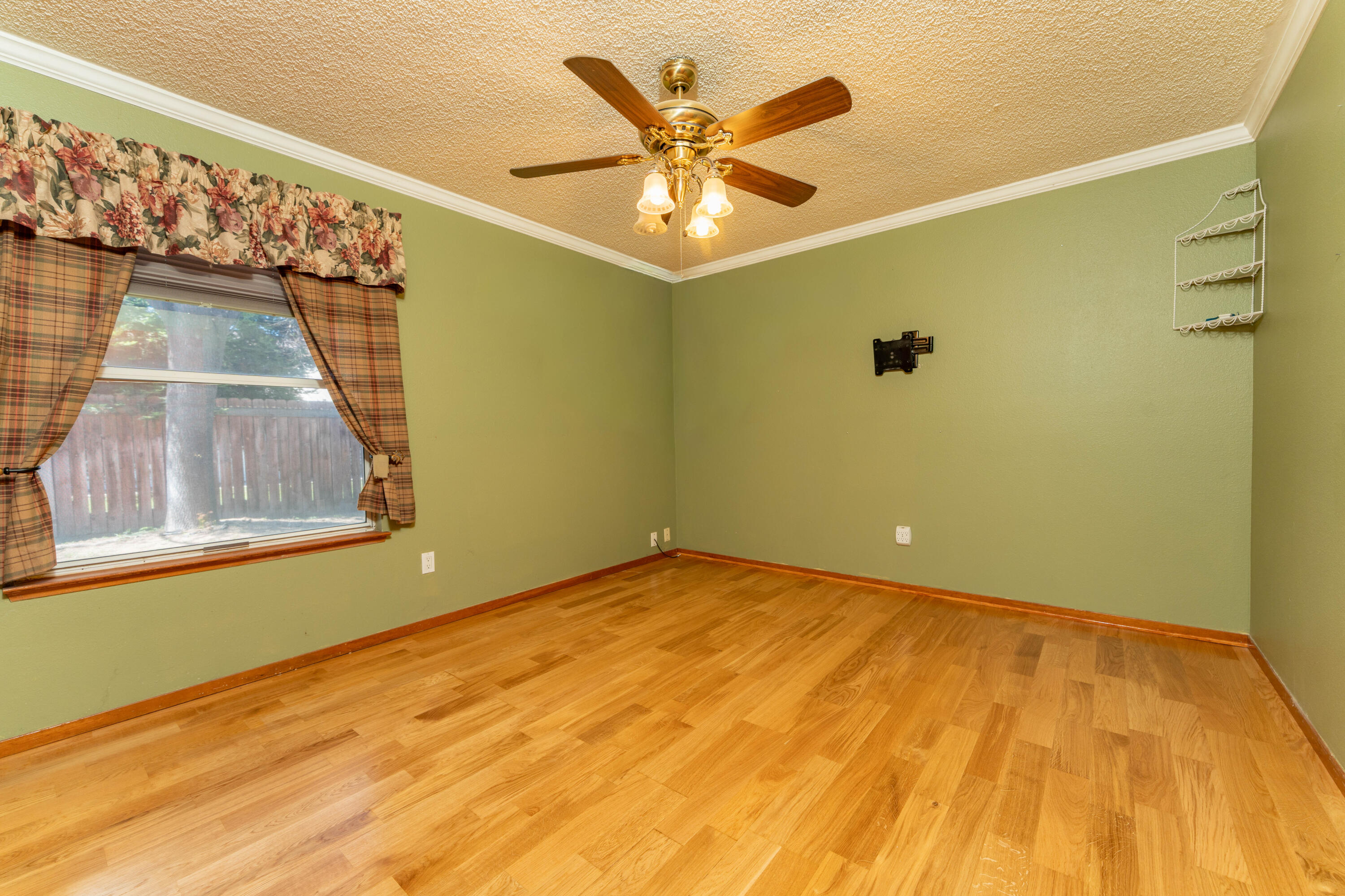 2013 Cricklewood Cir, Porterville, CA 93257