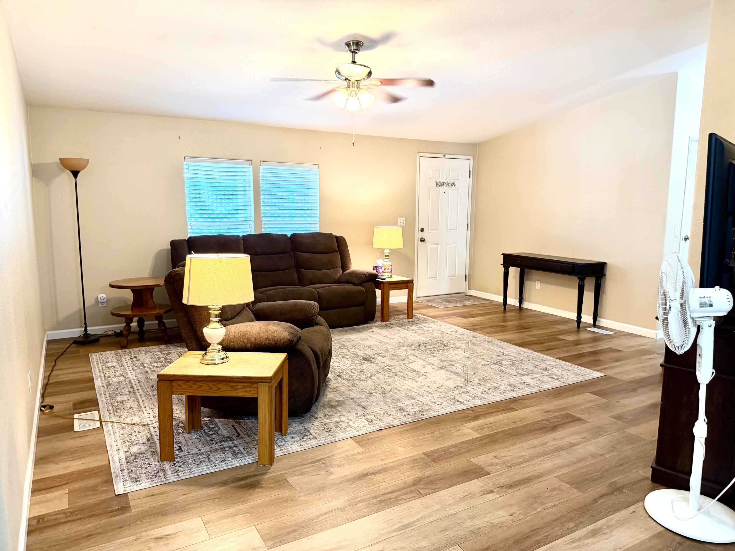860 E Grangeville Blvd #92, Hanford, CA 93230