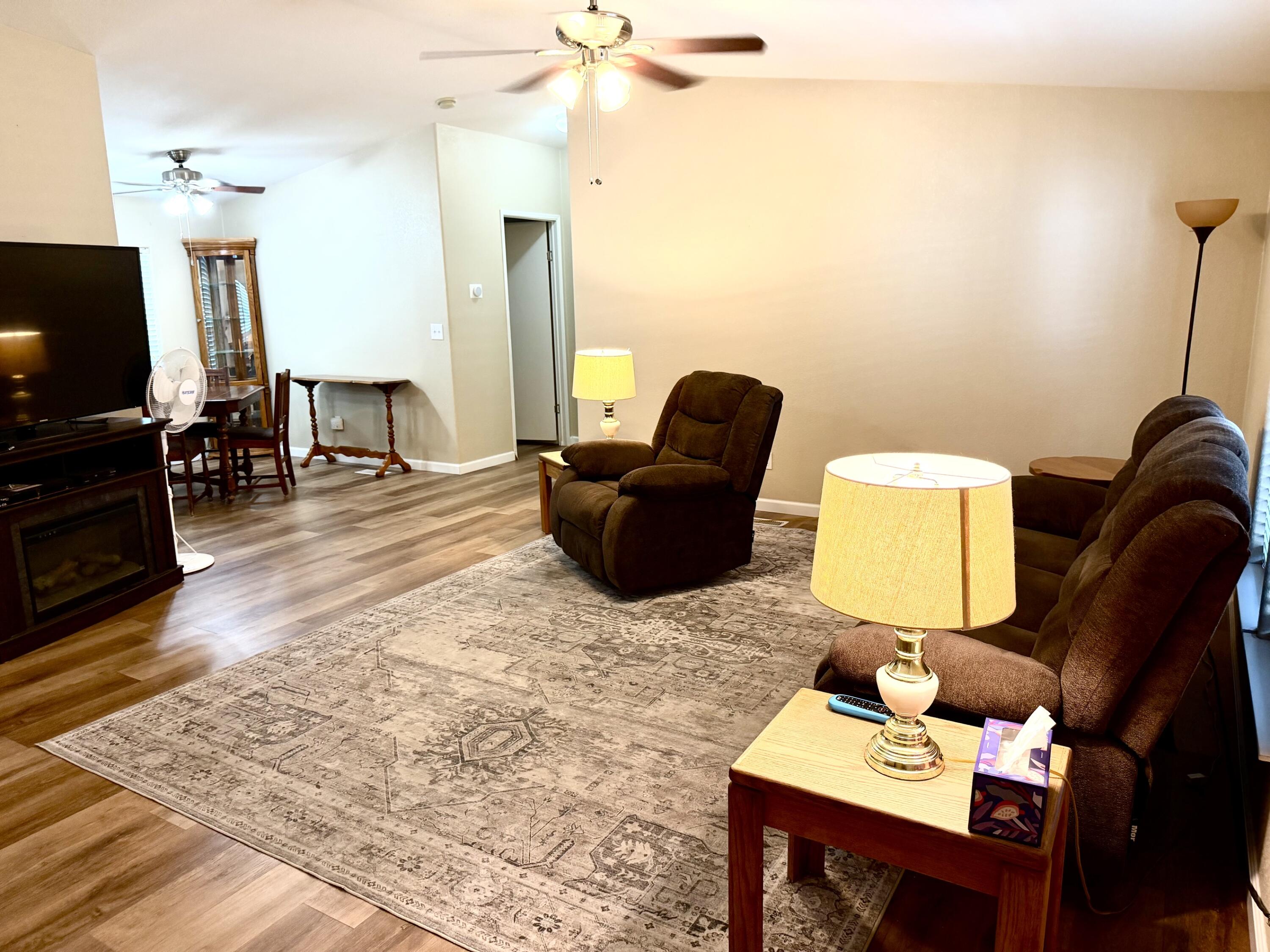 860 E Grangeville Blvd #92, Hanford, CA 93230