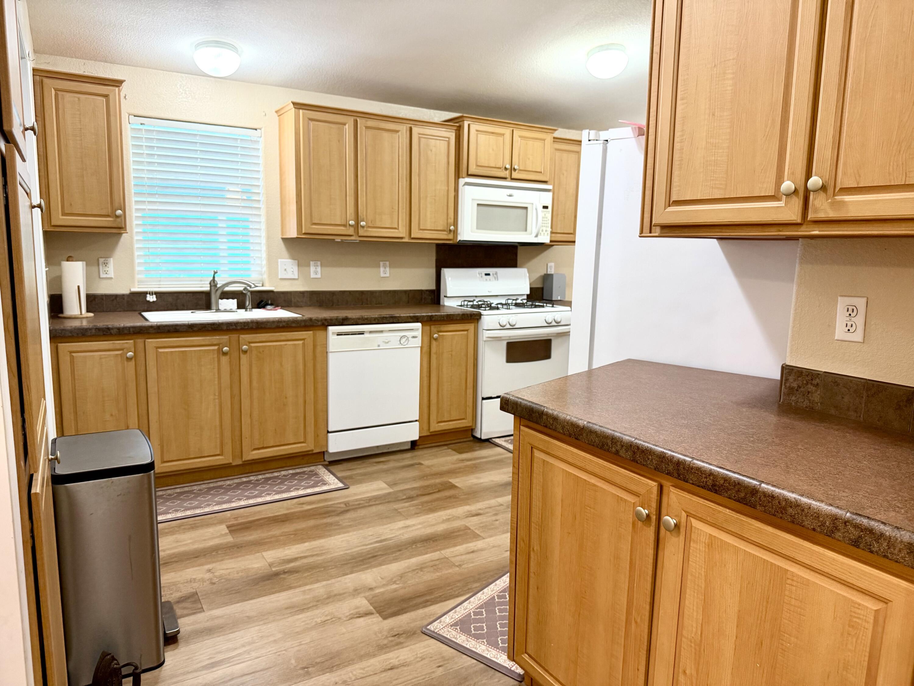 860 E Grangeville Blvd #92, Hanford, CA 93230
