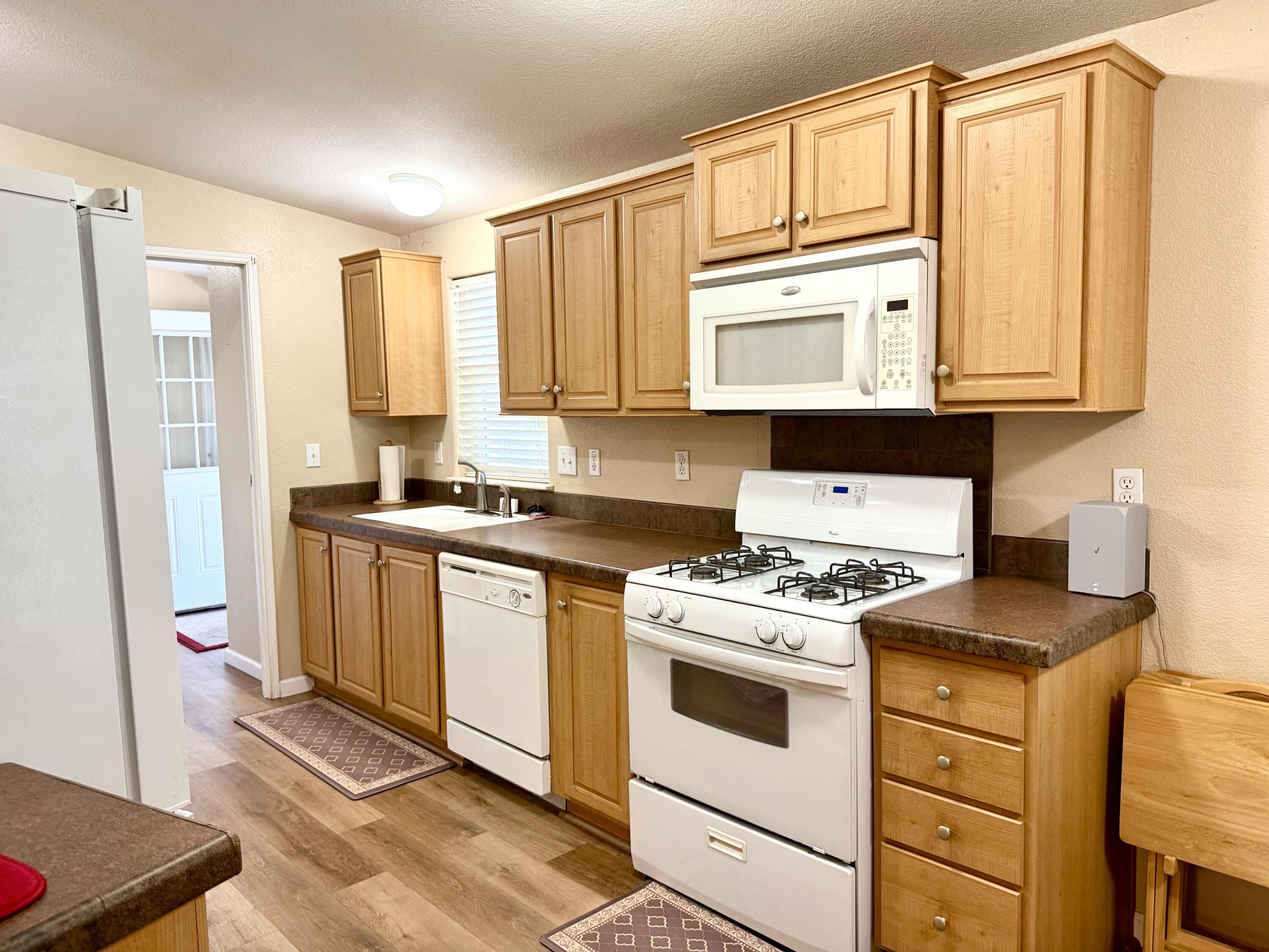 860 E Grangeville Blvd #92, Hanford, CA 93230