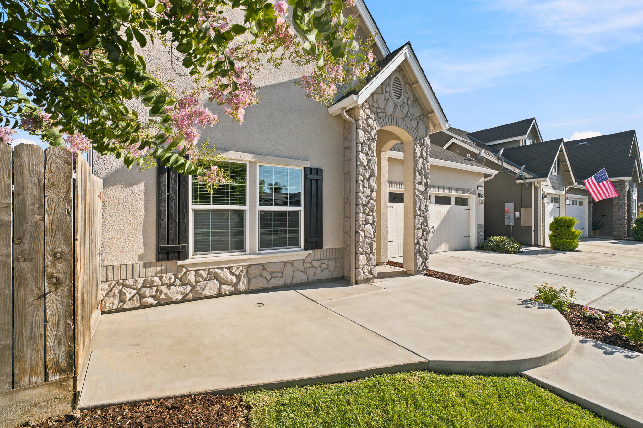 3725 W Clinton Ave, Visalia, CA 93291
