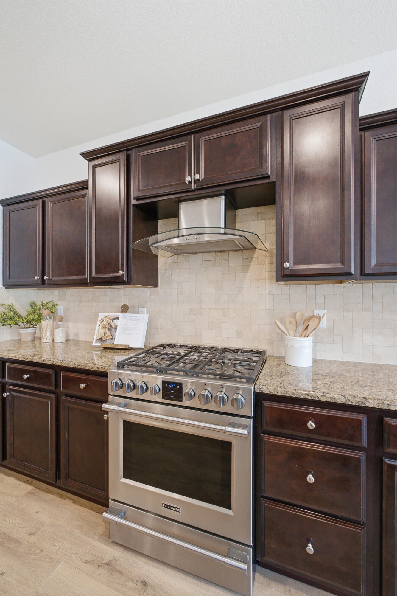 3725 W Clinton Ave, Visalia, CA 93291
