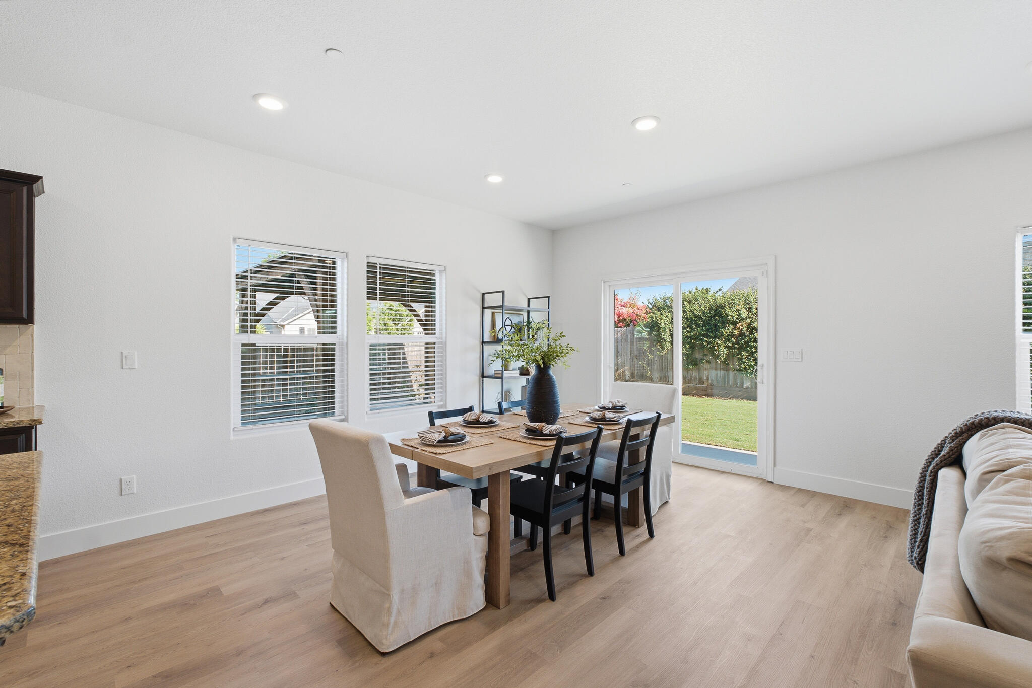 3725 W Clinton Ave, Visalia, CA 93291