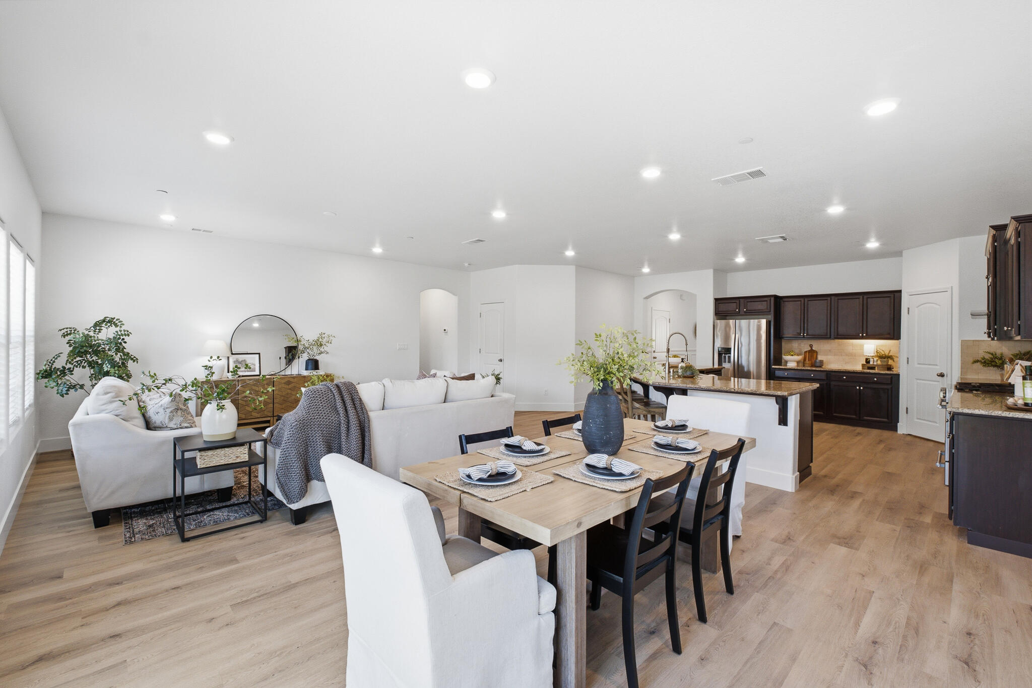 3725 W Clinton Ave, Visalia, CA 93291