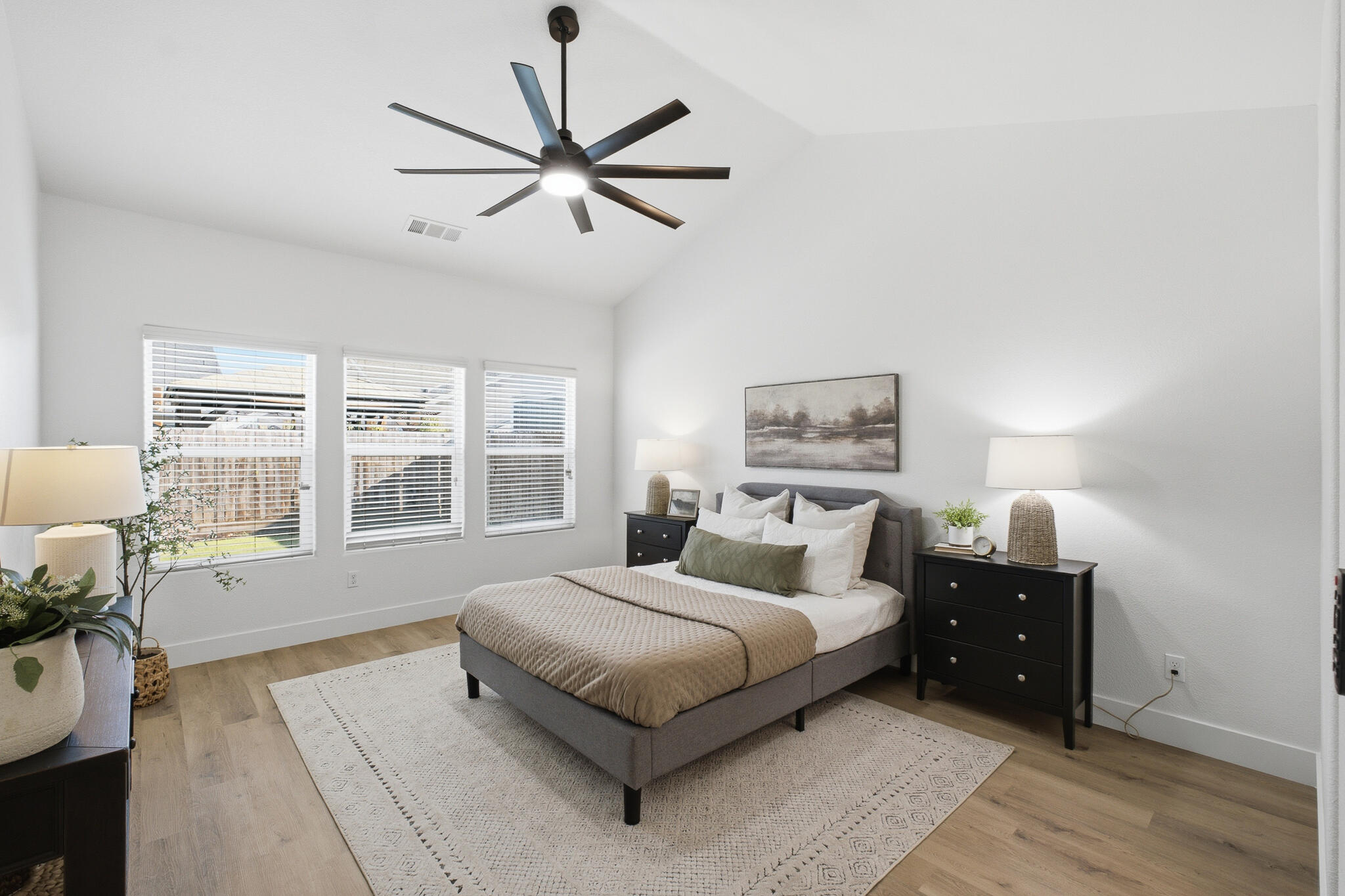 3725 W Clinton Ave, Visalia, CA 93291