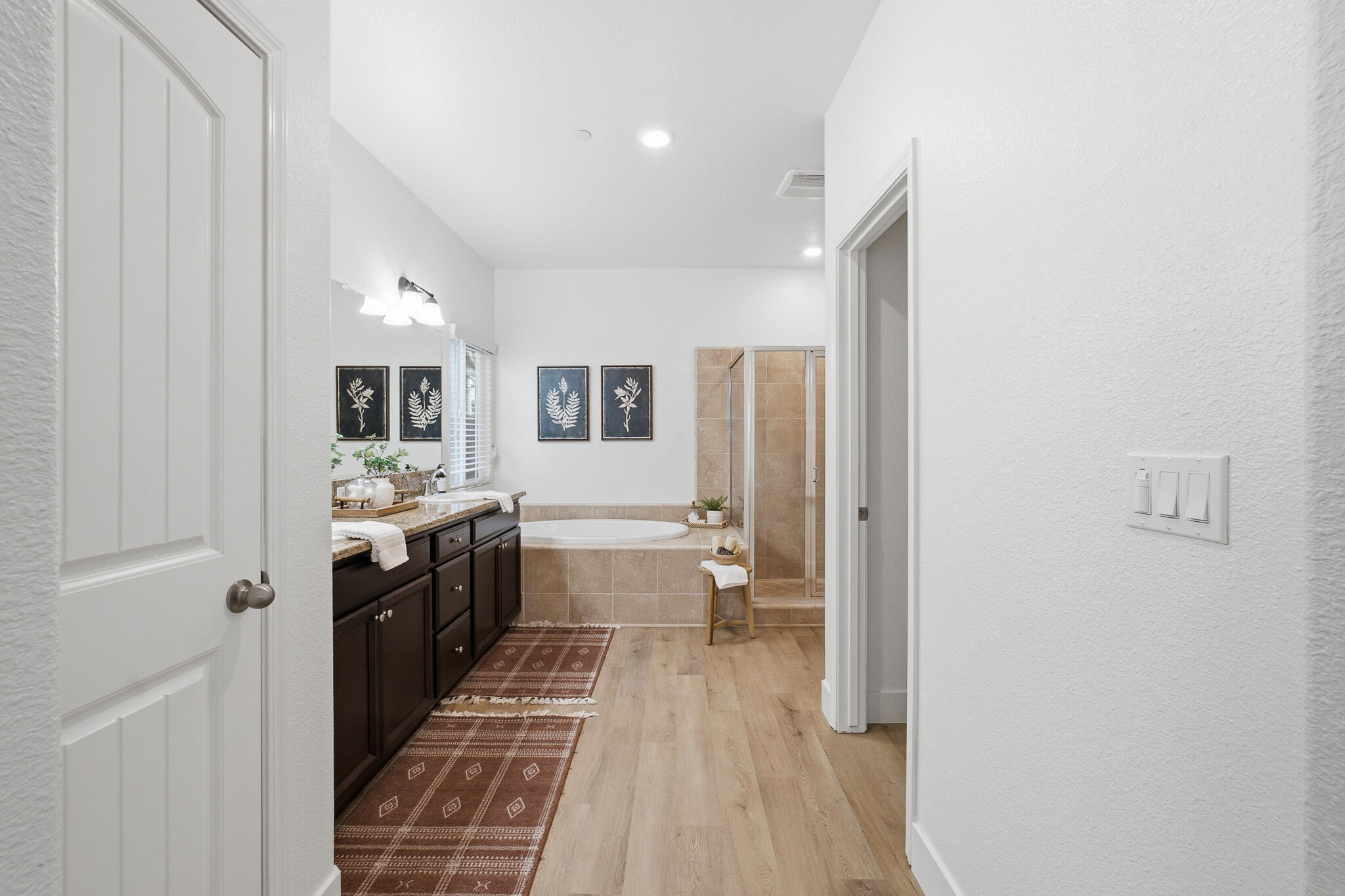 3725 W Clinton Ave, Visalia, CA 93291