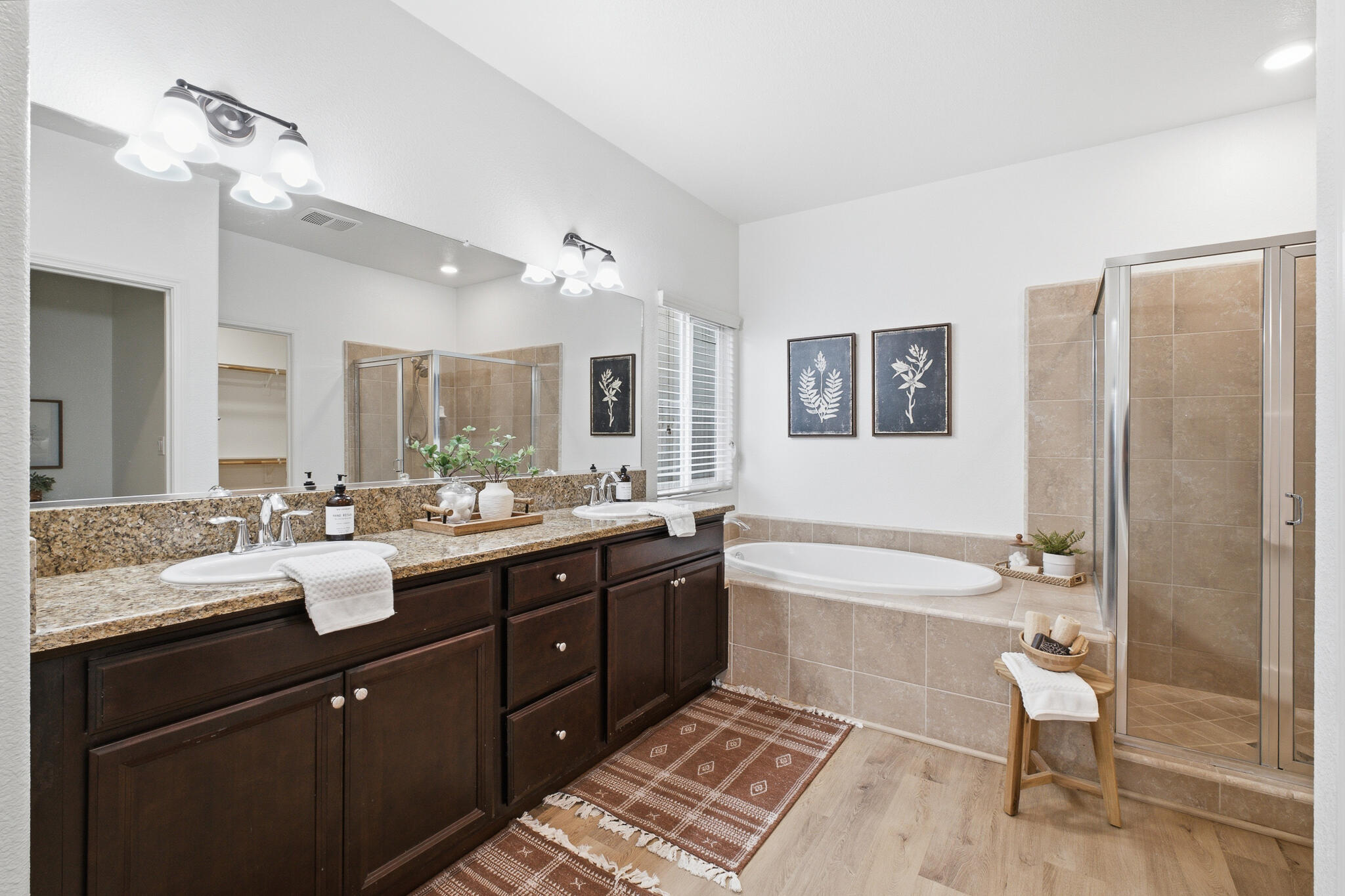 3725 W Clinton Ave, Visalia, CA 93291