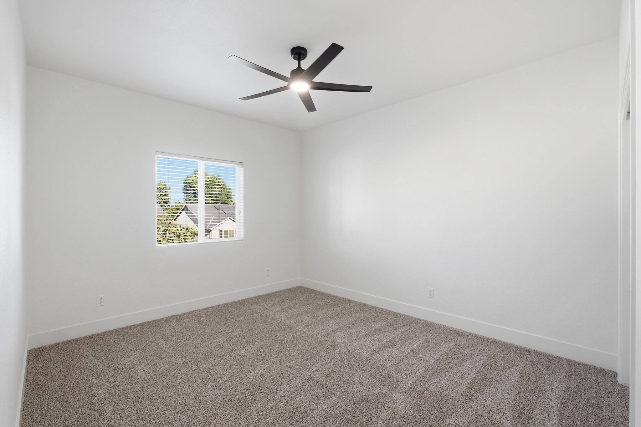 3725 W Clinton Ave, Visalia, CA 93291