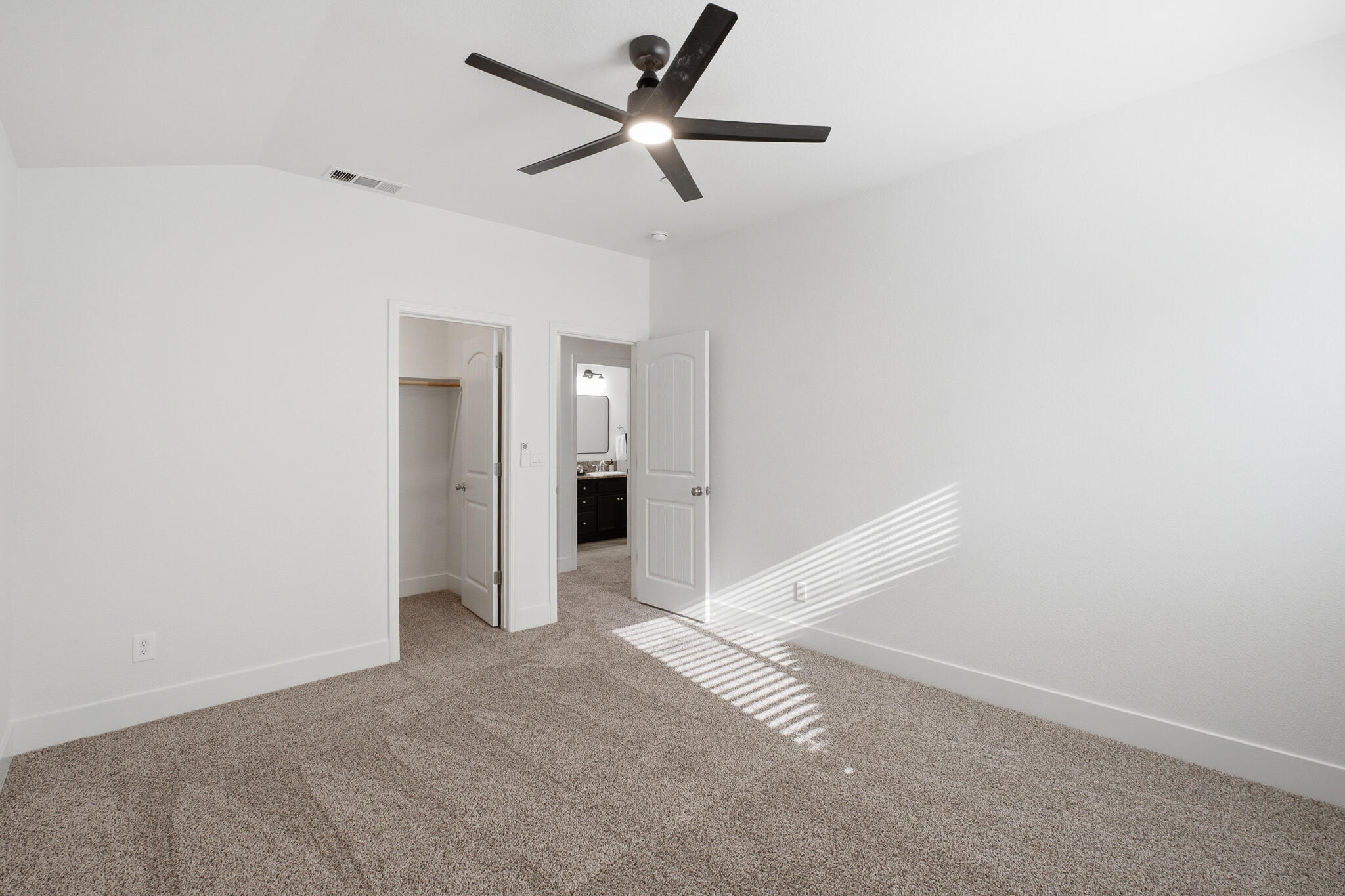 3725 W Clinton Ave, Visalia, CA 93291