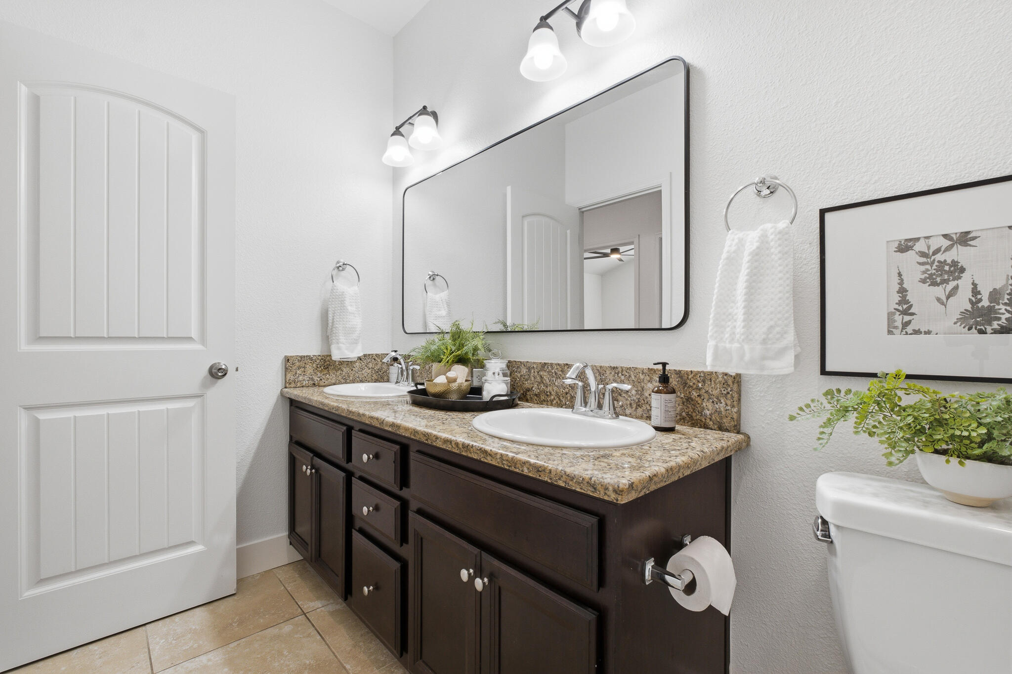 3725 W Clinton Ave, Visalia, CA 93291