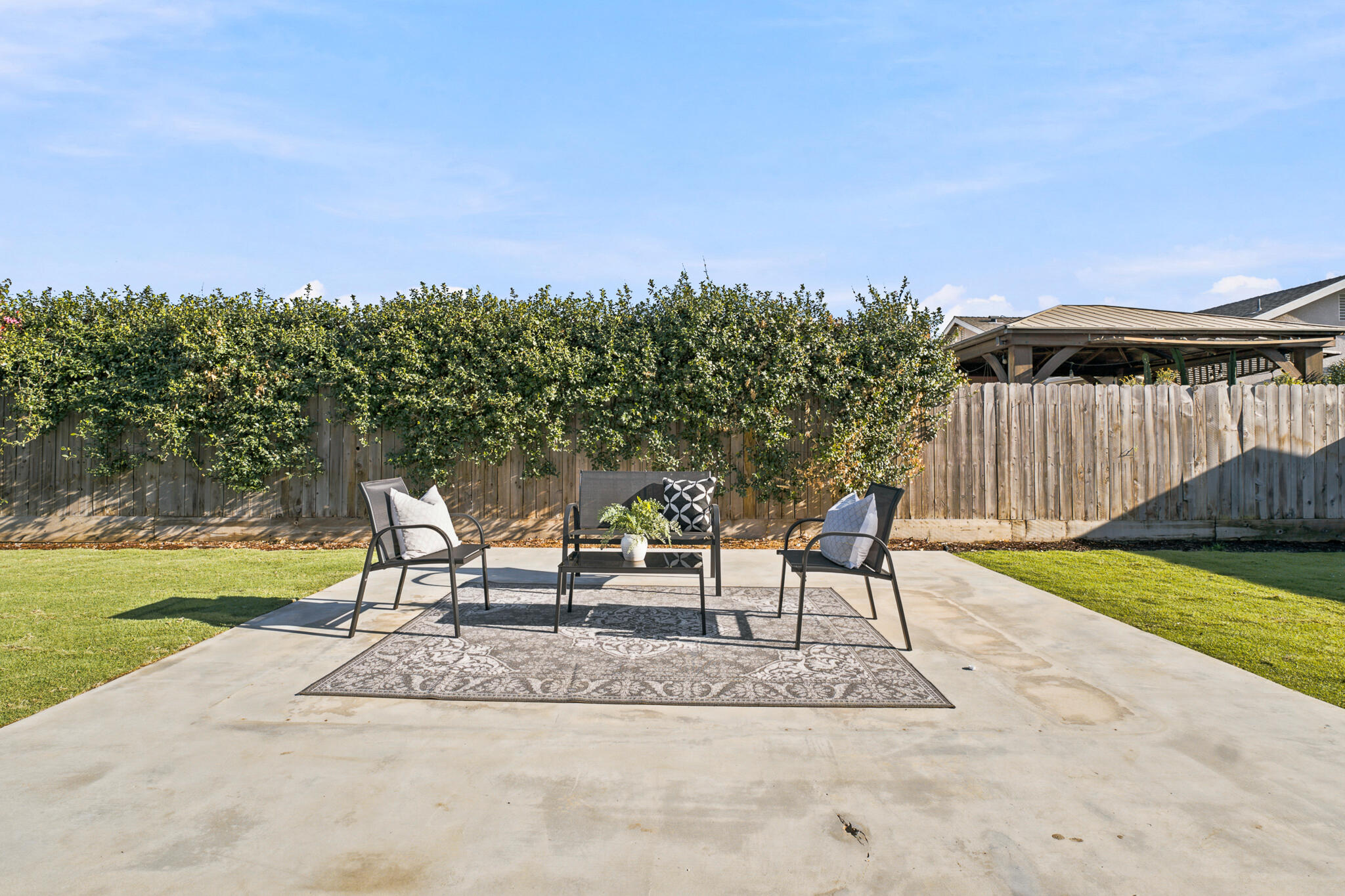 3725 W Clinton Ave, Visalia, CA 93291