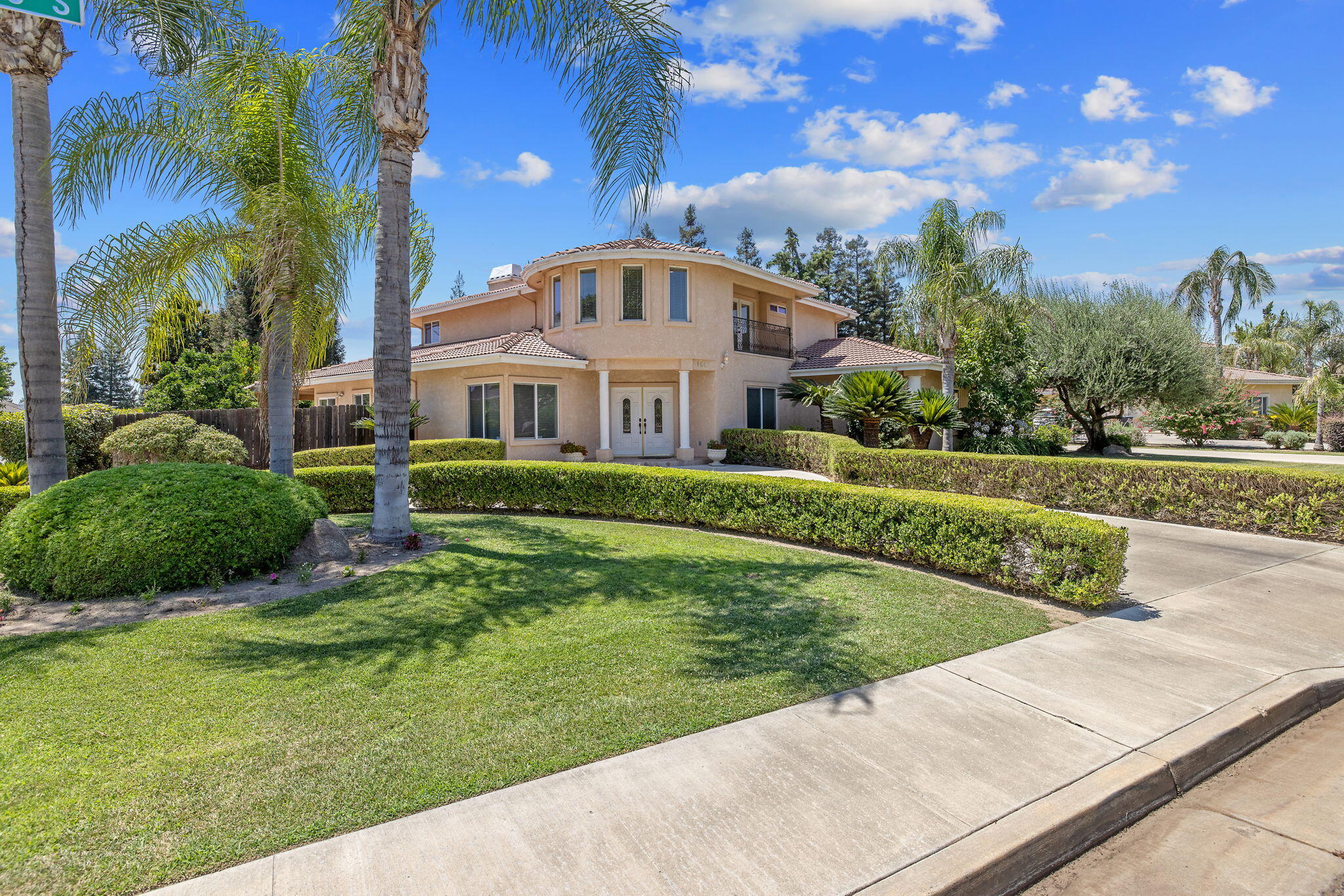 1647 S Bluegrass Ct, Visalia, CA 93277