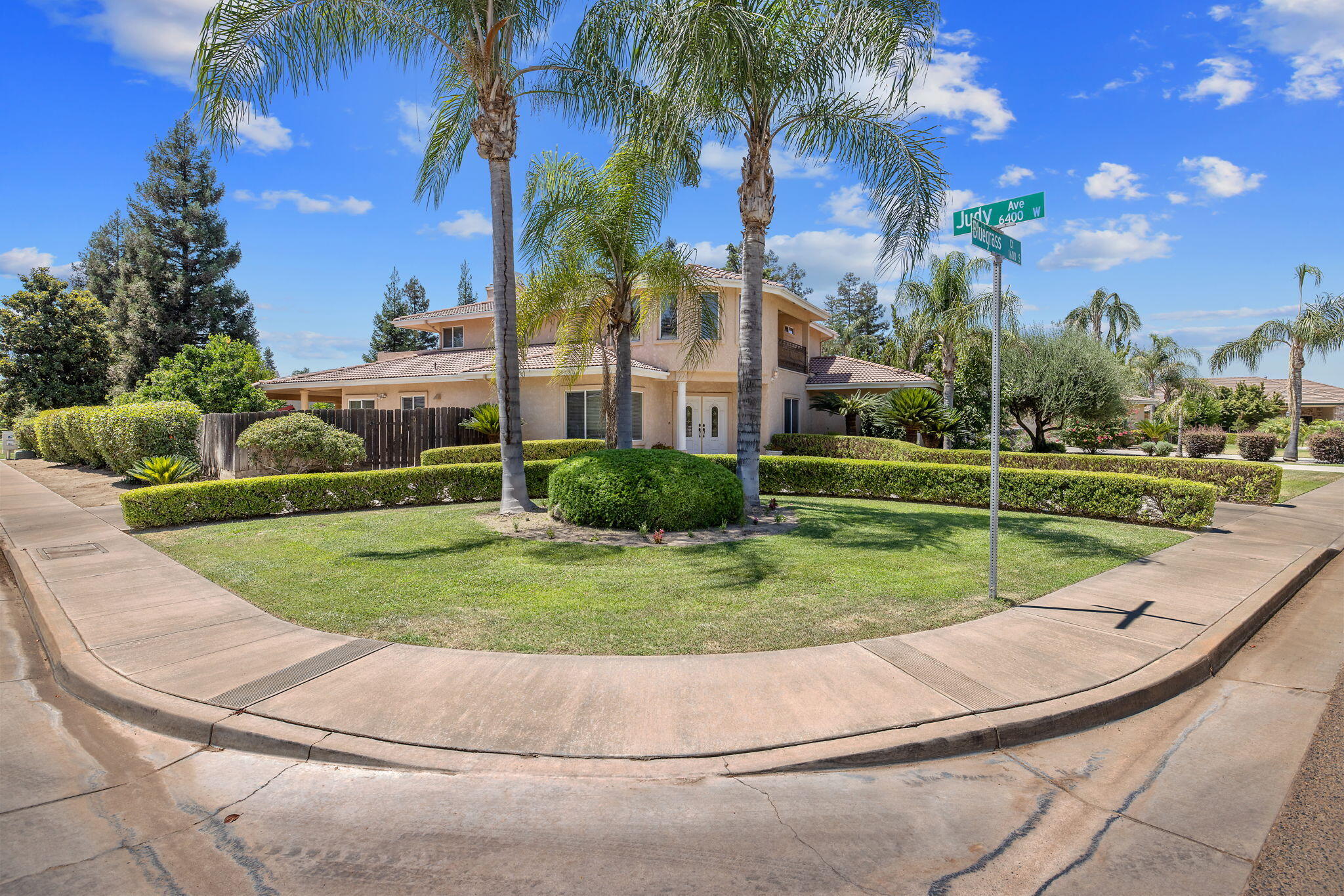 1647 S Bluegrass Ct, Visalia, CA 93277