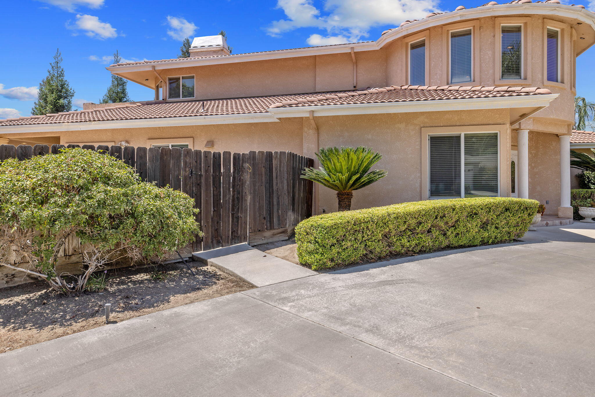 1647 S Bluegrass Ct, Visalia, CA 93277