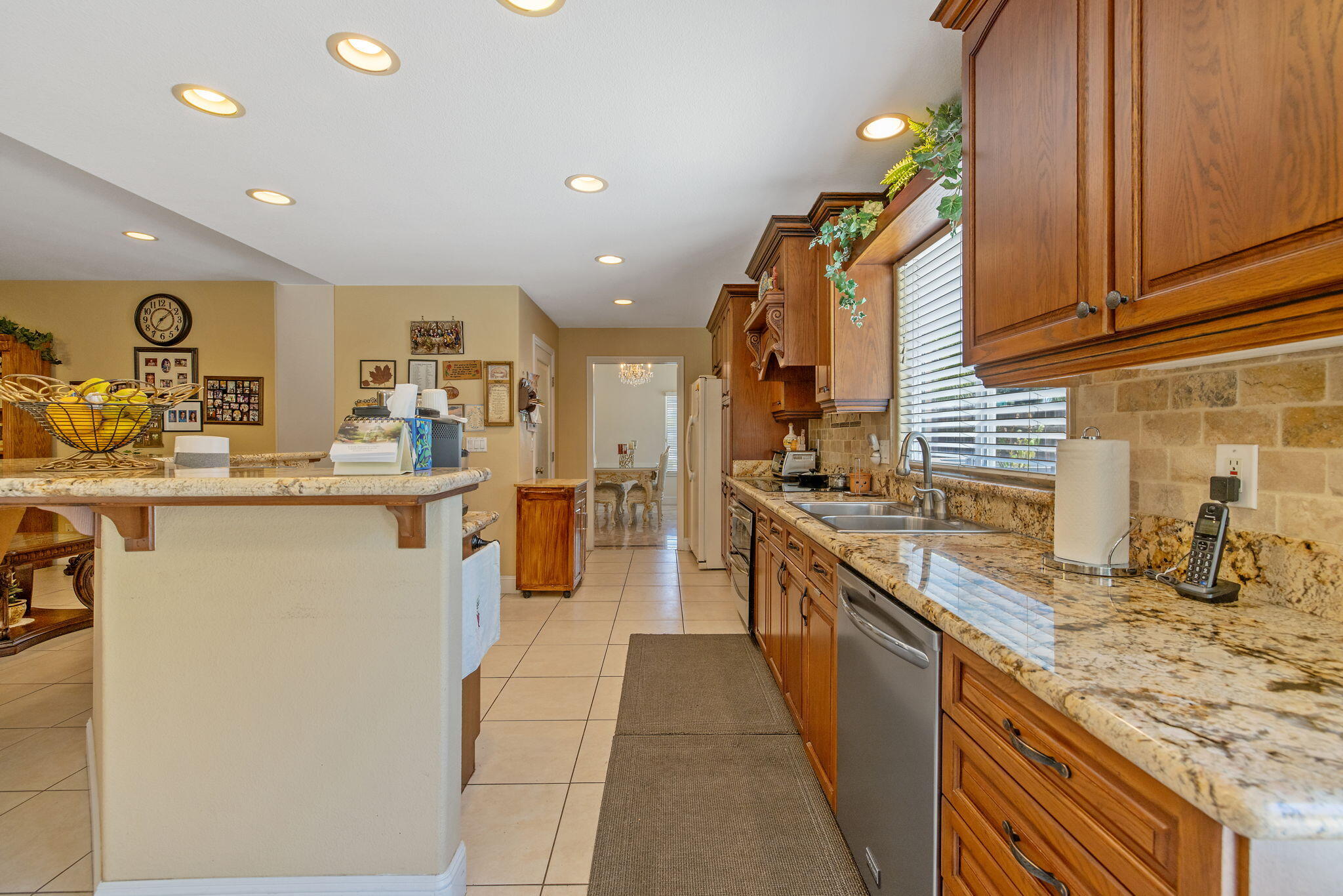 1647 S Bluegrass Ct, Visalia, CA 93277