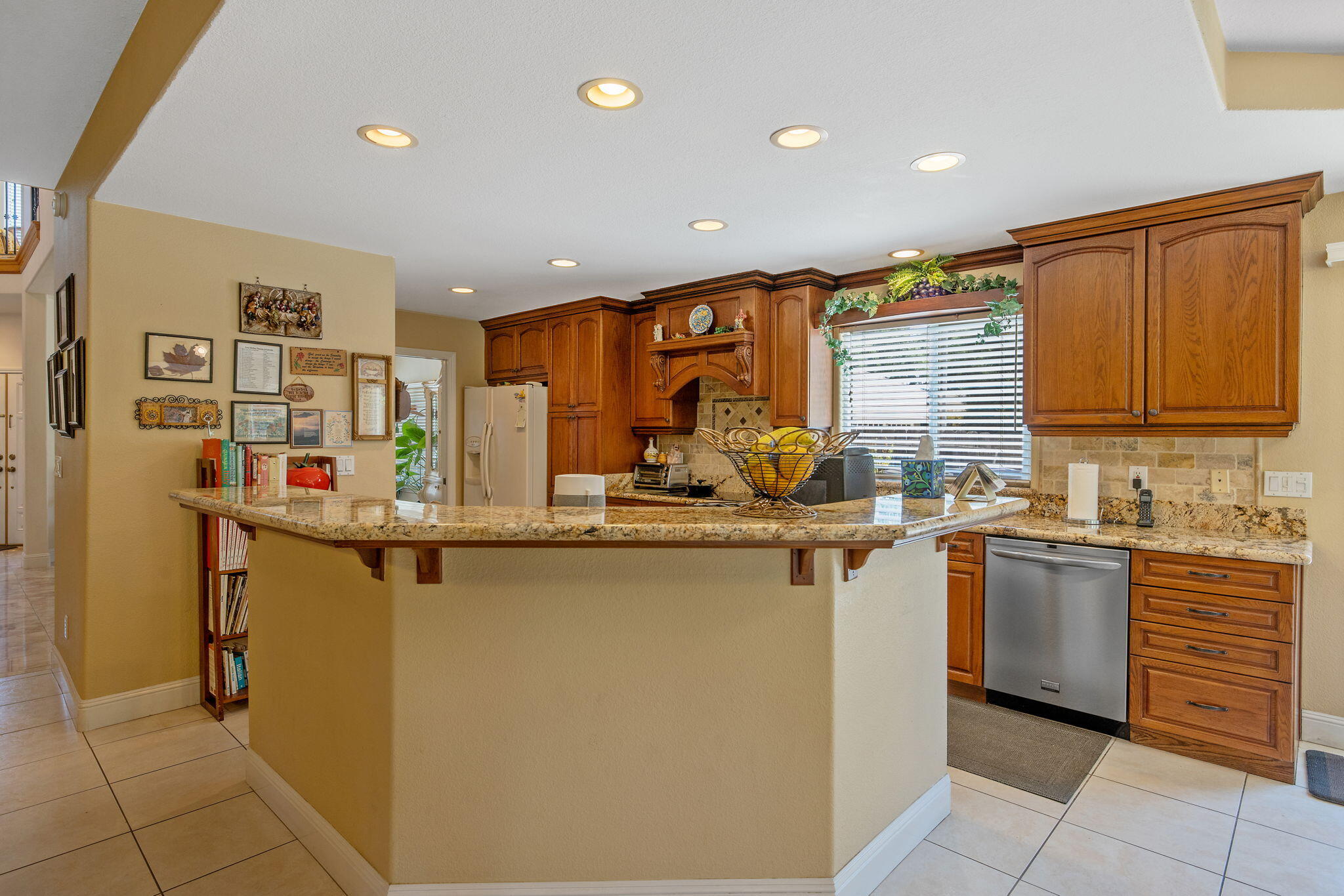1647 S Bluegrass Ct, Visalia, CA 93277