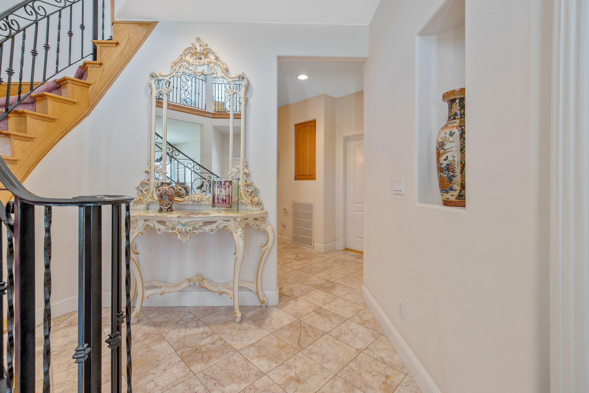 1647 S Bluegrass Ct, Visalia, CA 93277