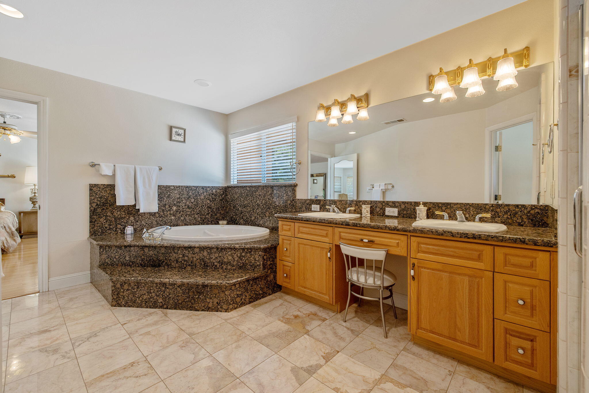 1647 S Bluegrass Ct, Visalia, CA 93277