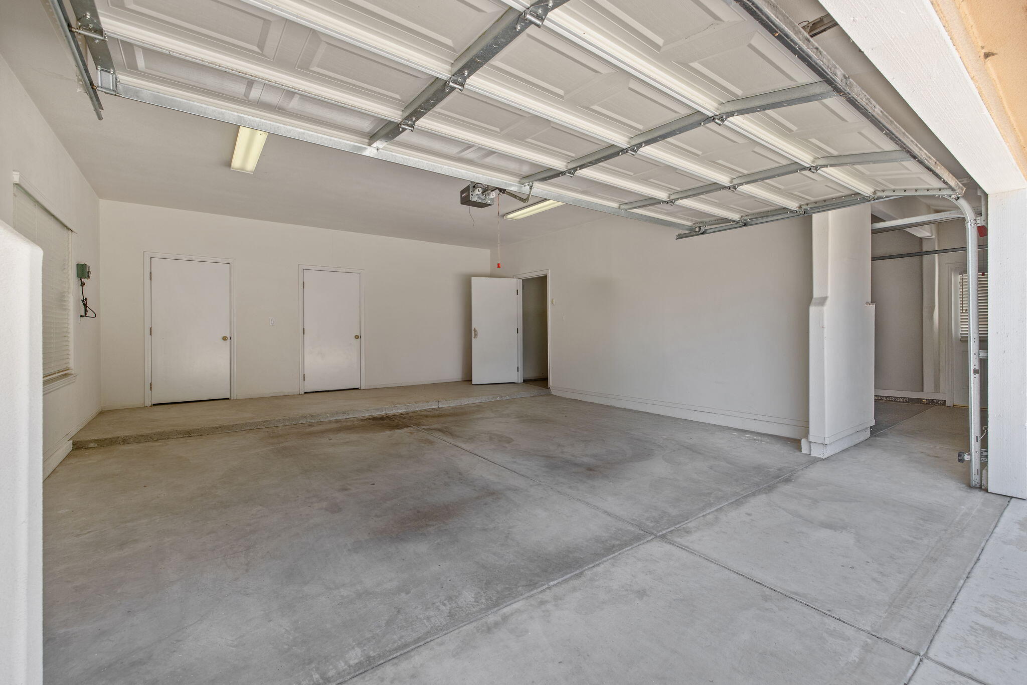 1647 S Bluegrass Ct, Visalia, CA 93277