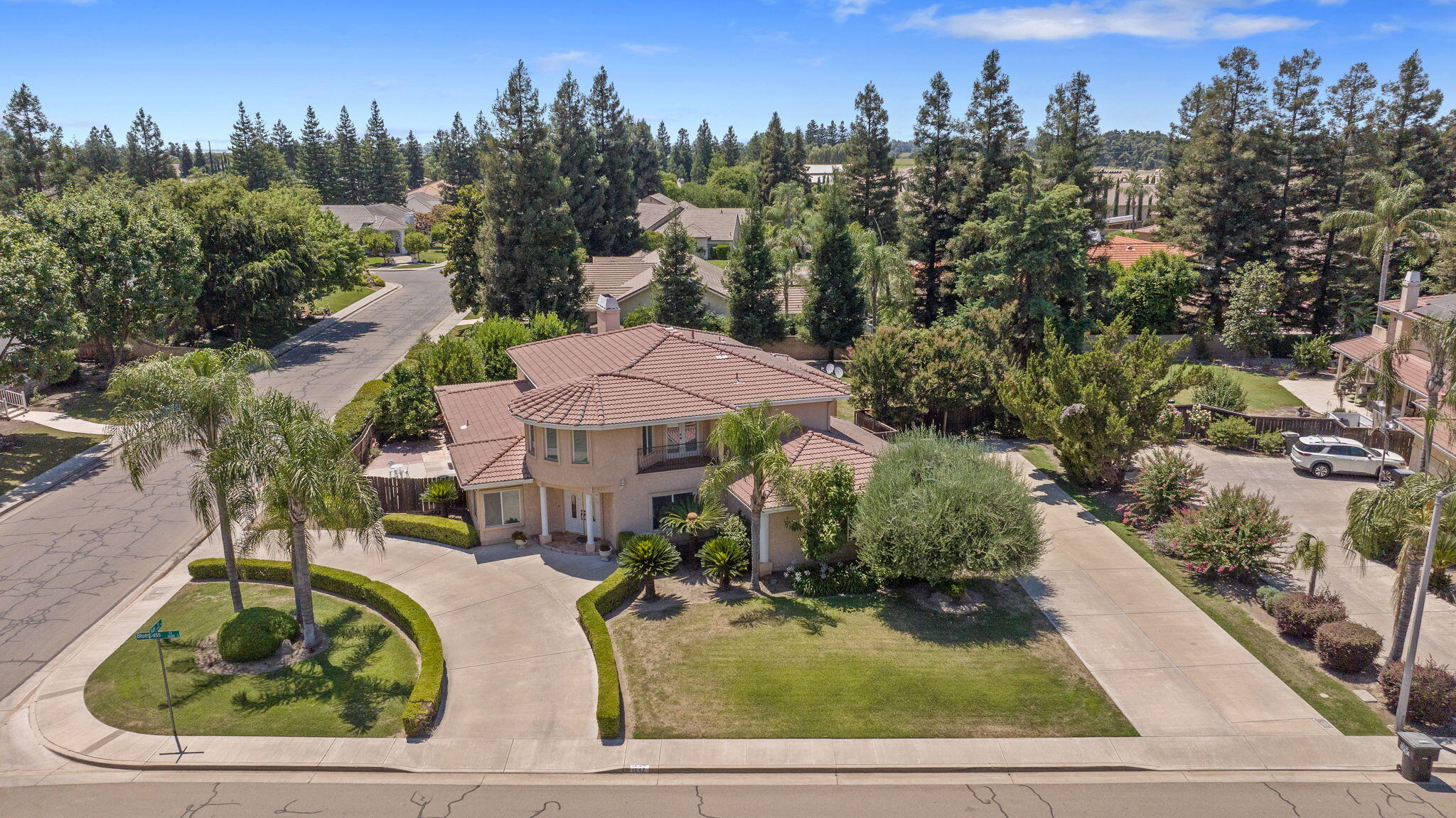 1647 S Bluegrass Ct, Visalia, CA 93277