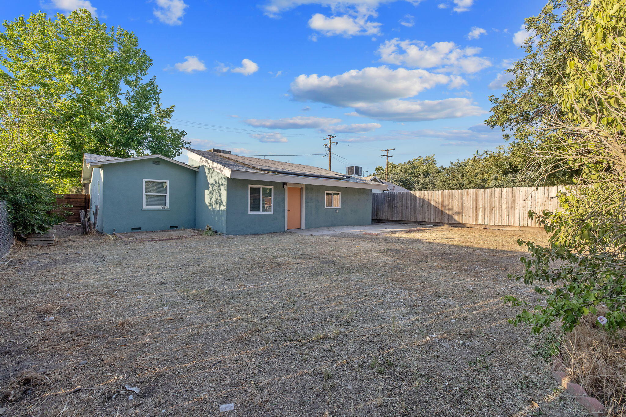 1019 E Laurel Ave, Visalia, CA 93292
