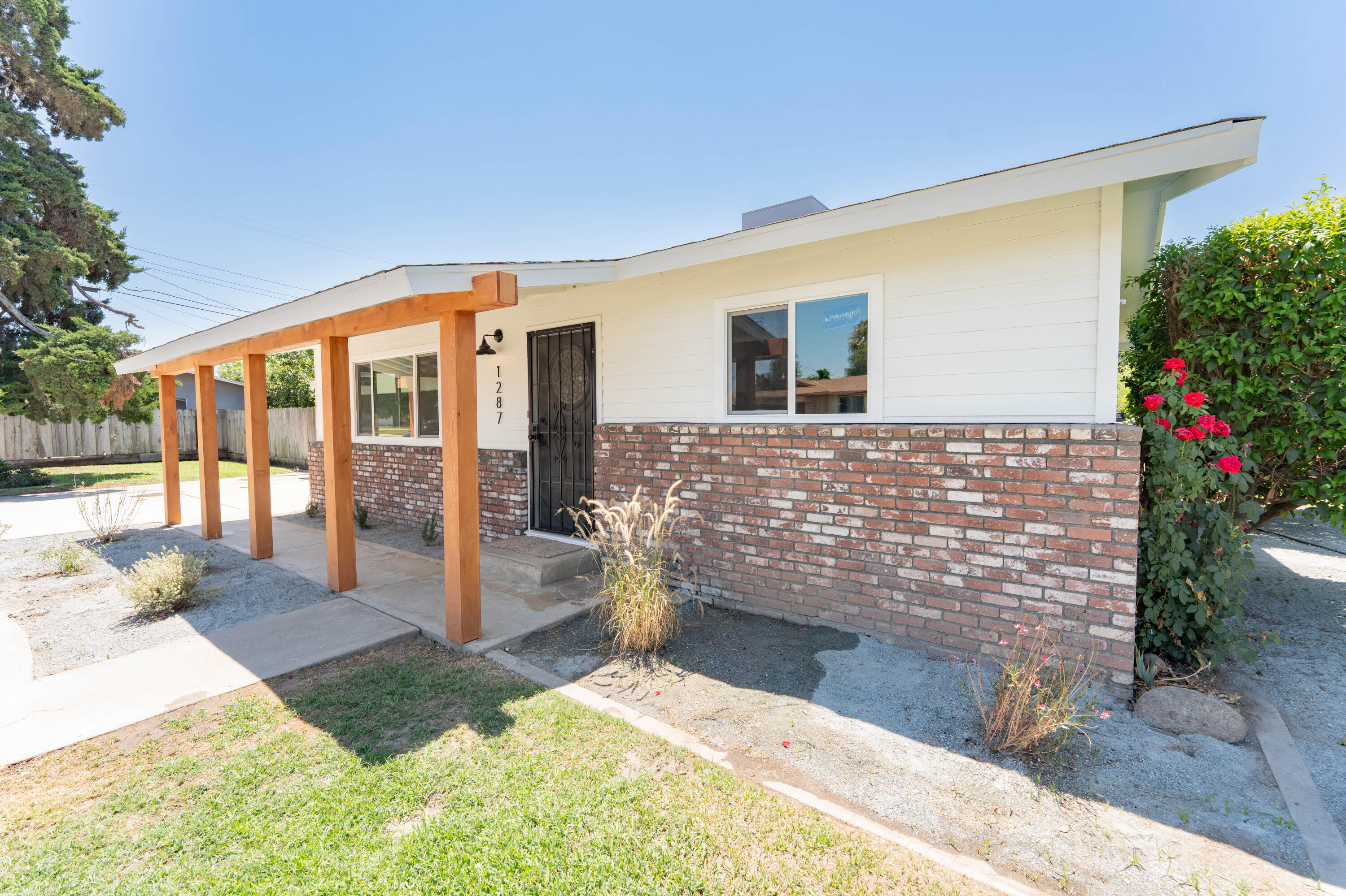 1287 Pioneer Ave, Porterville, CA 93257