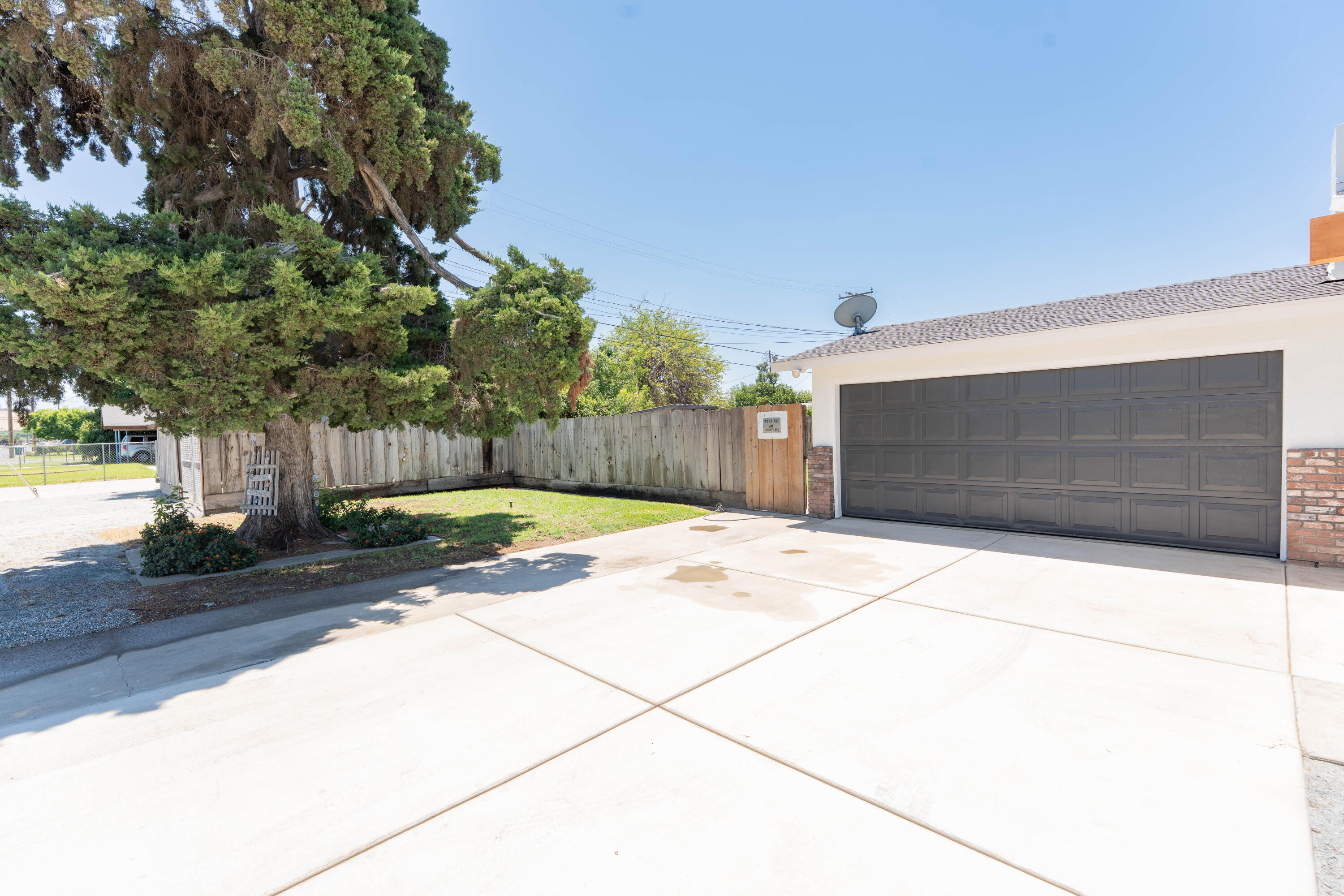 1287 Pioneer Ave, Porterville, CA 93257
