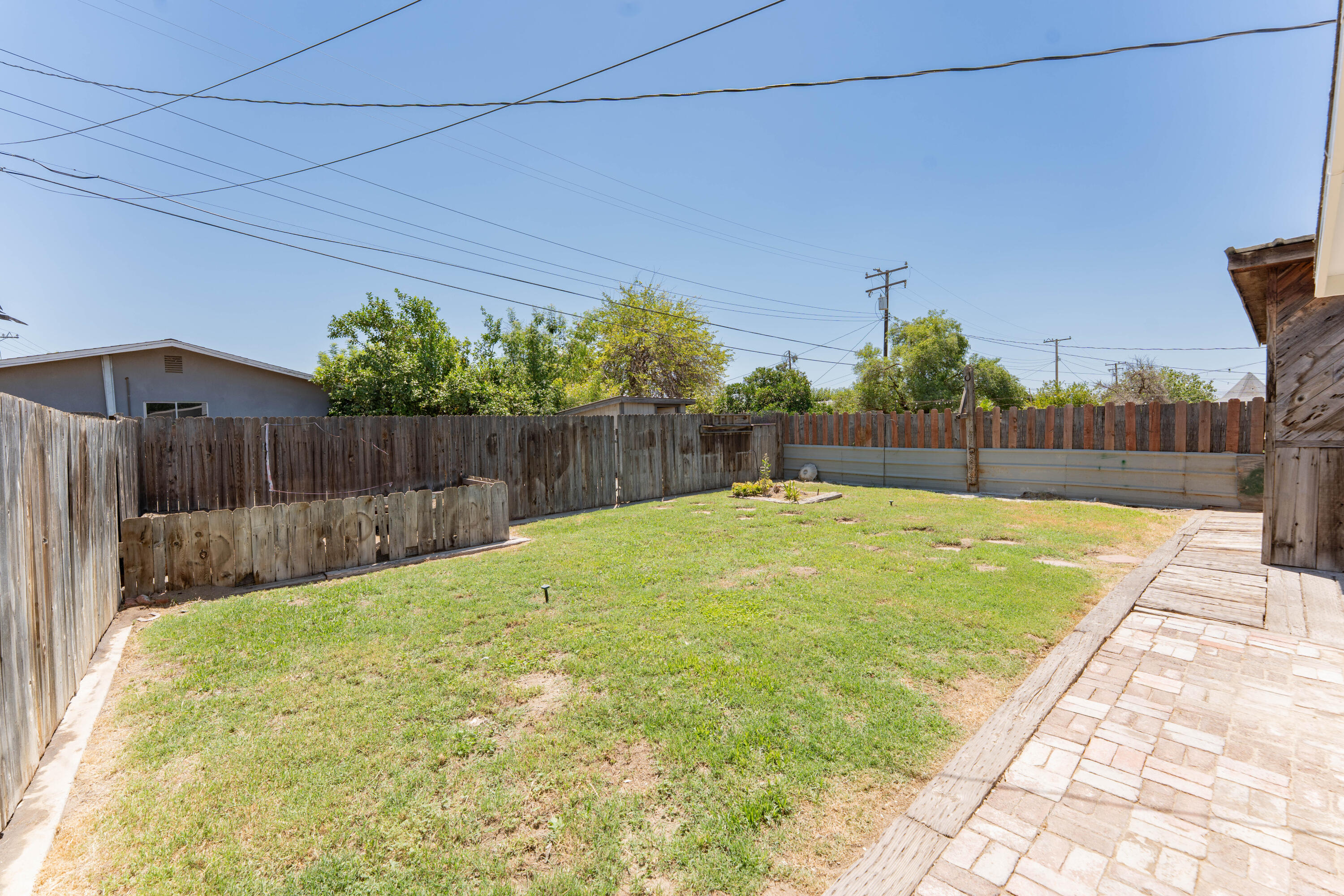 1287 Pioneer Ave, Porterville, CA 93257