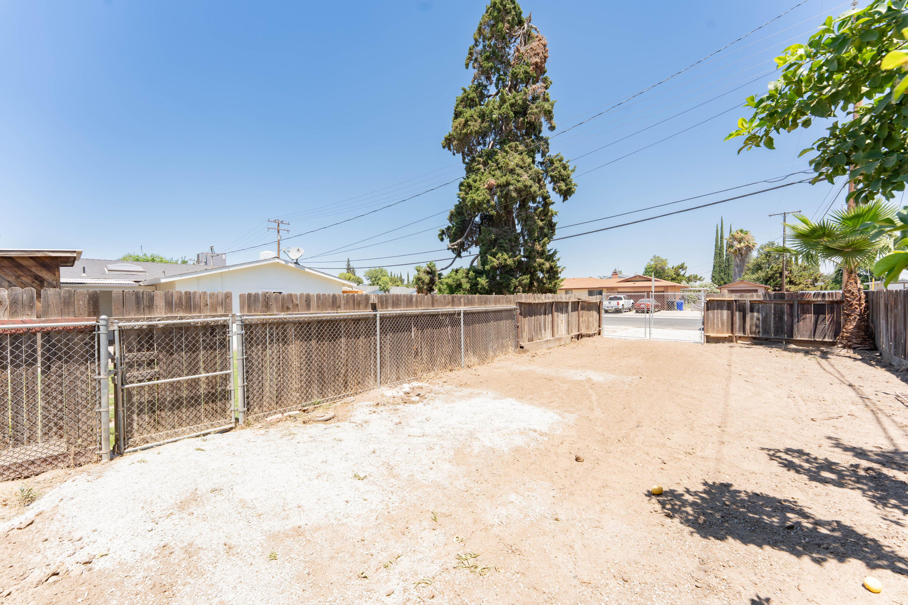 1287 Pioneer Ave, Porterville, CA 93257