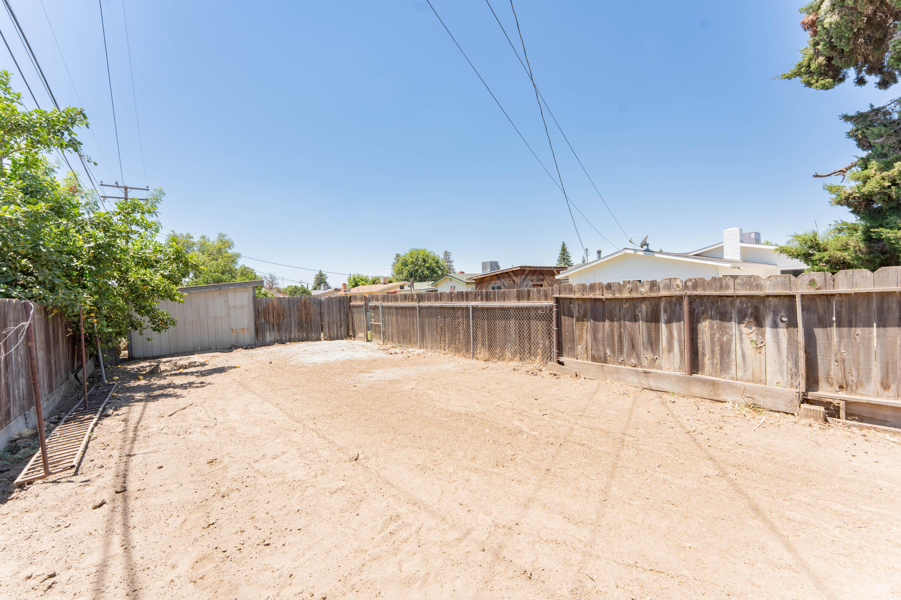 1287 Pioneer Ave, Porterville, CA 93257