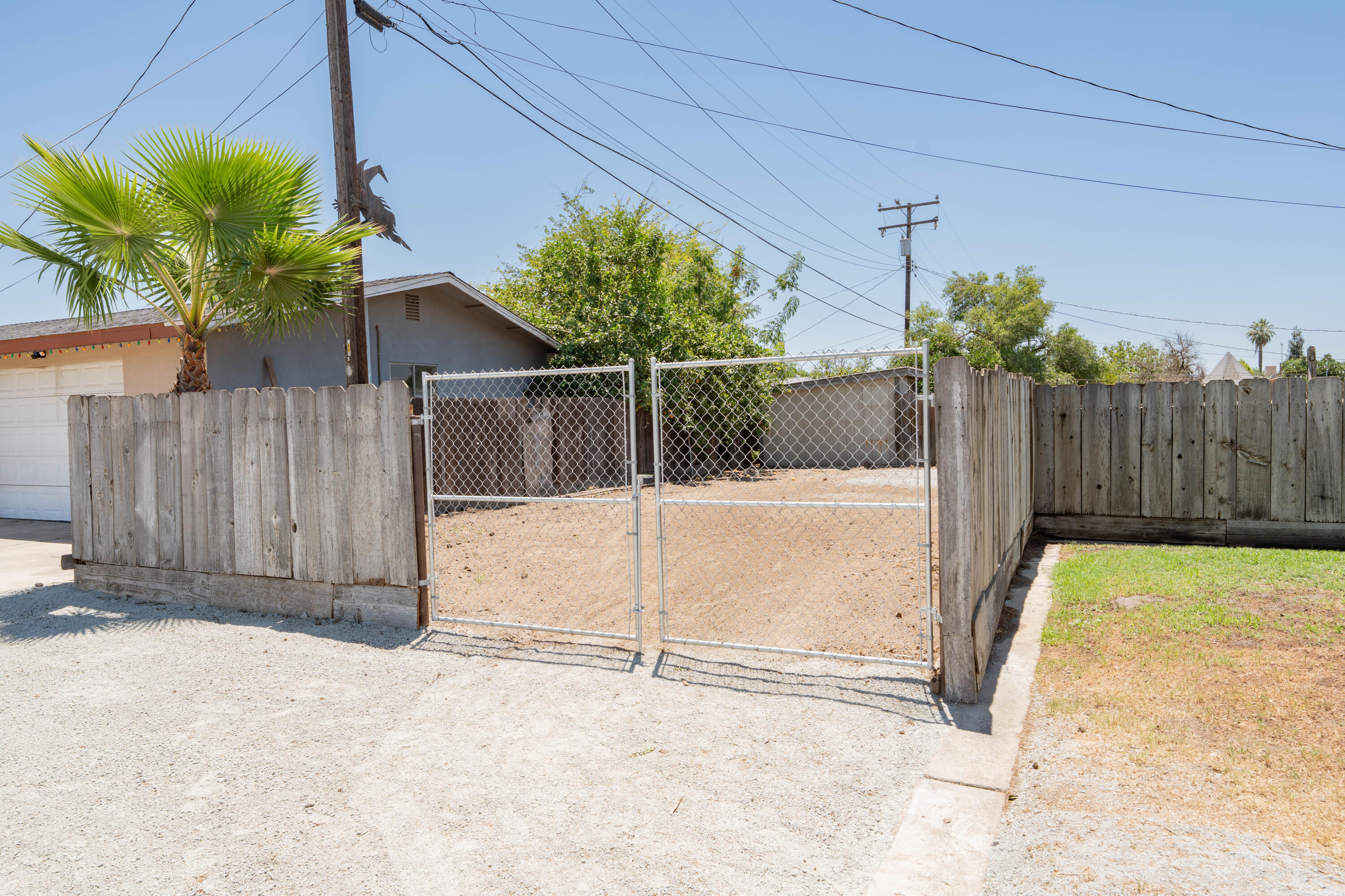 1287 Pioneer Ave, Porterville, CA 93257