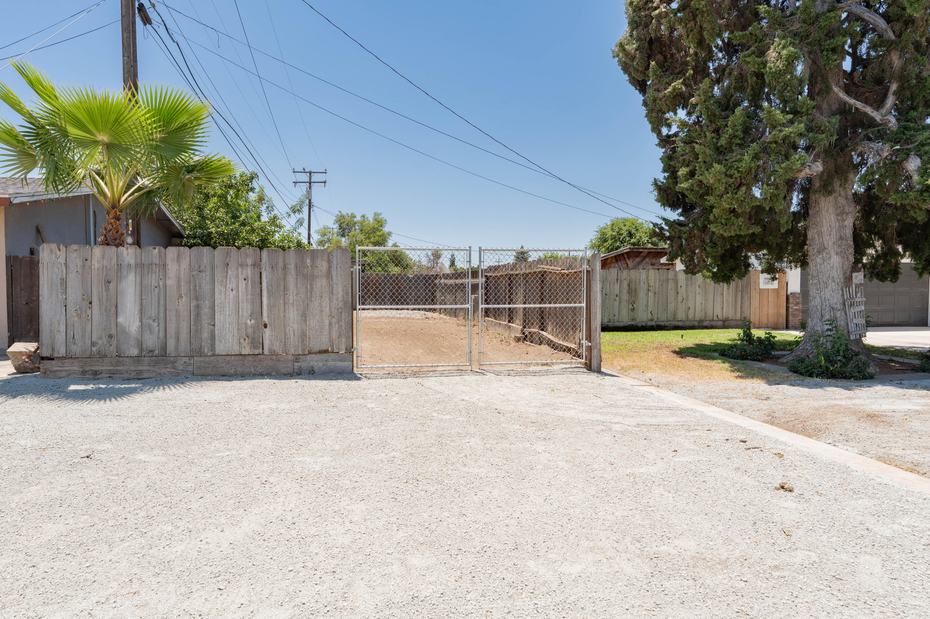 1287 Pioneer Ave, Porterville, CA 93257