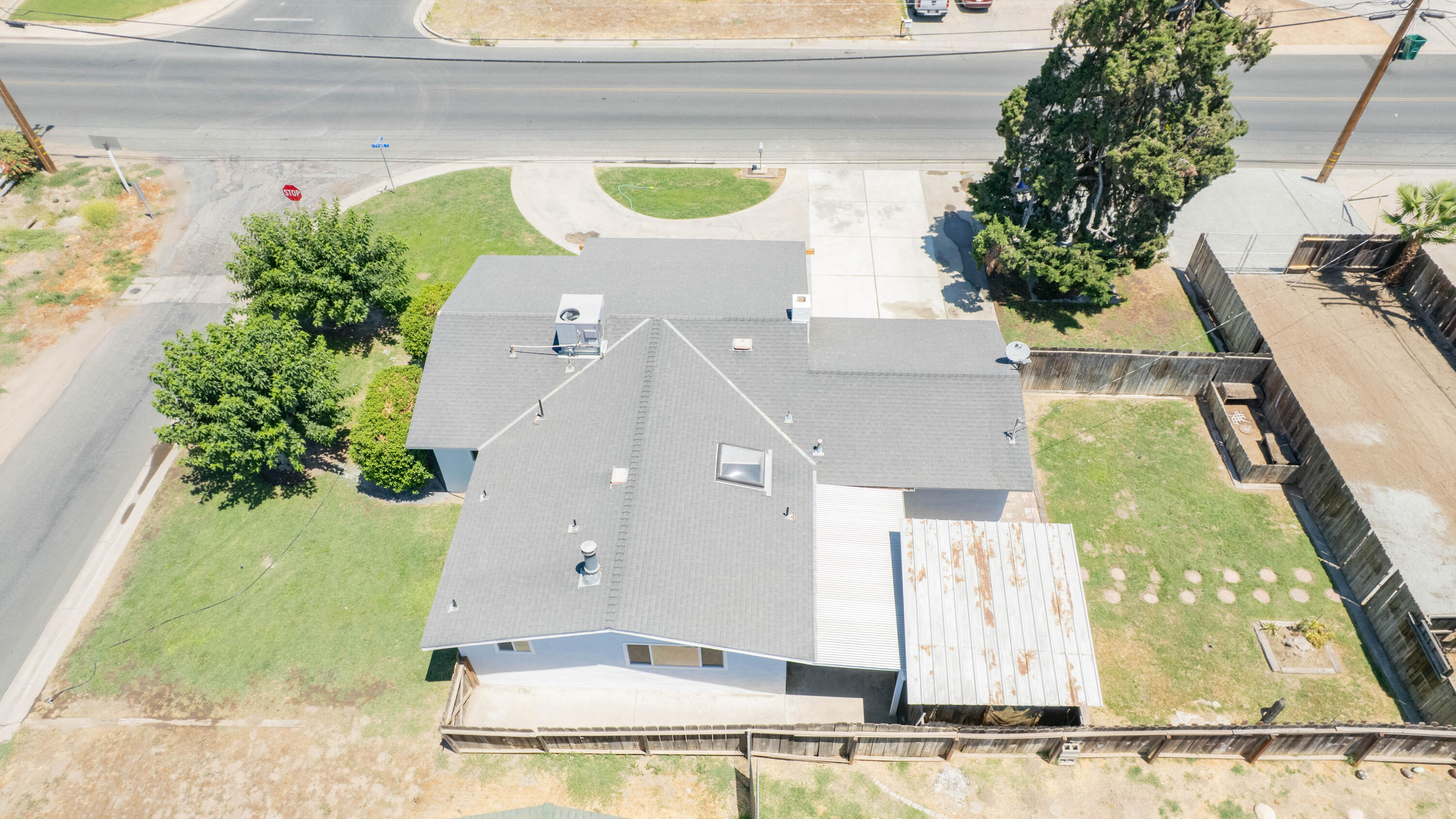 1287 Pioneer Ave, Porterville, CA 93257