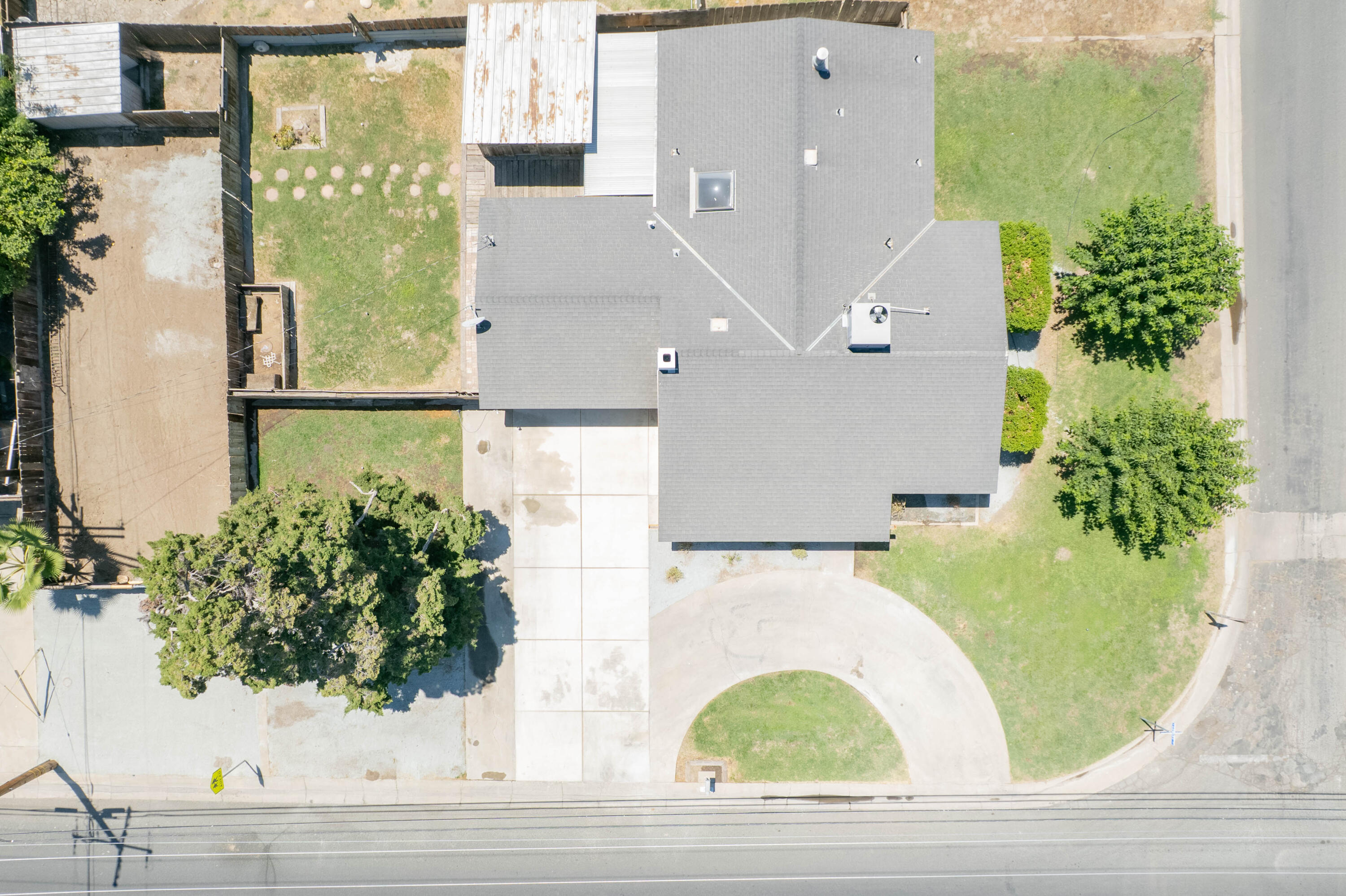 1287 Pioneer Ave, Porterville, CA 93257