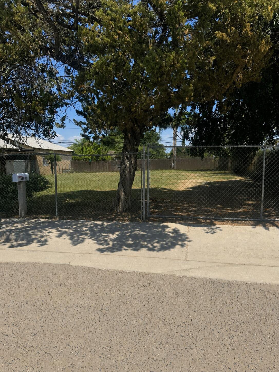 33098 Manzanita Rd, Ivanhoe, CA 93235