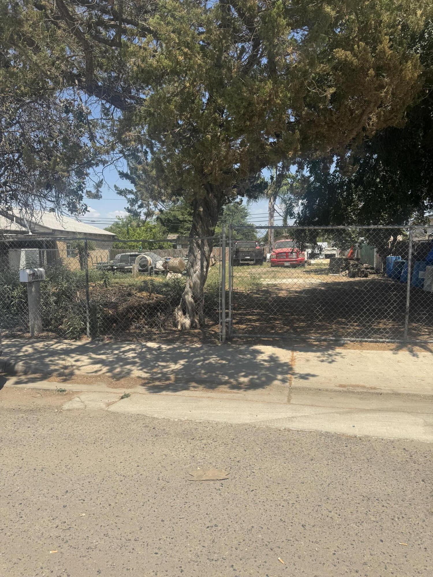 33098 Manzanita Rd, Ivanhoe, CA 93235