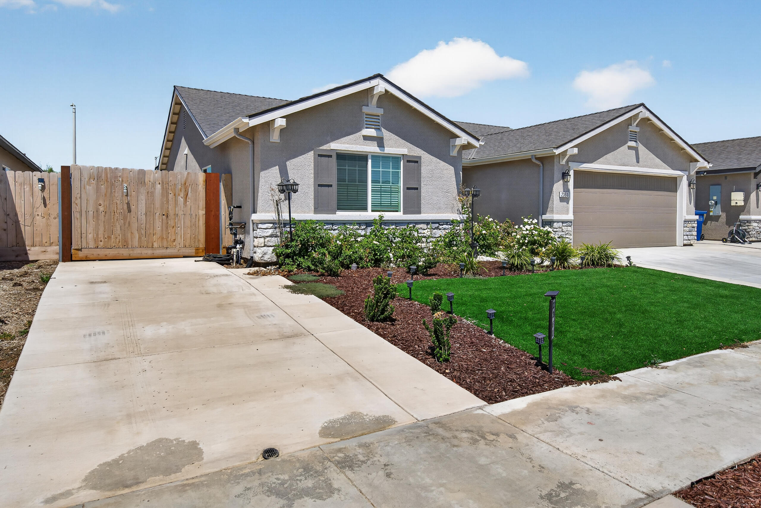 2360 N Chateau Way, Hanford, CA 93230