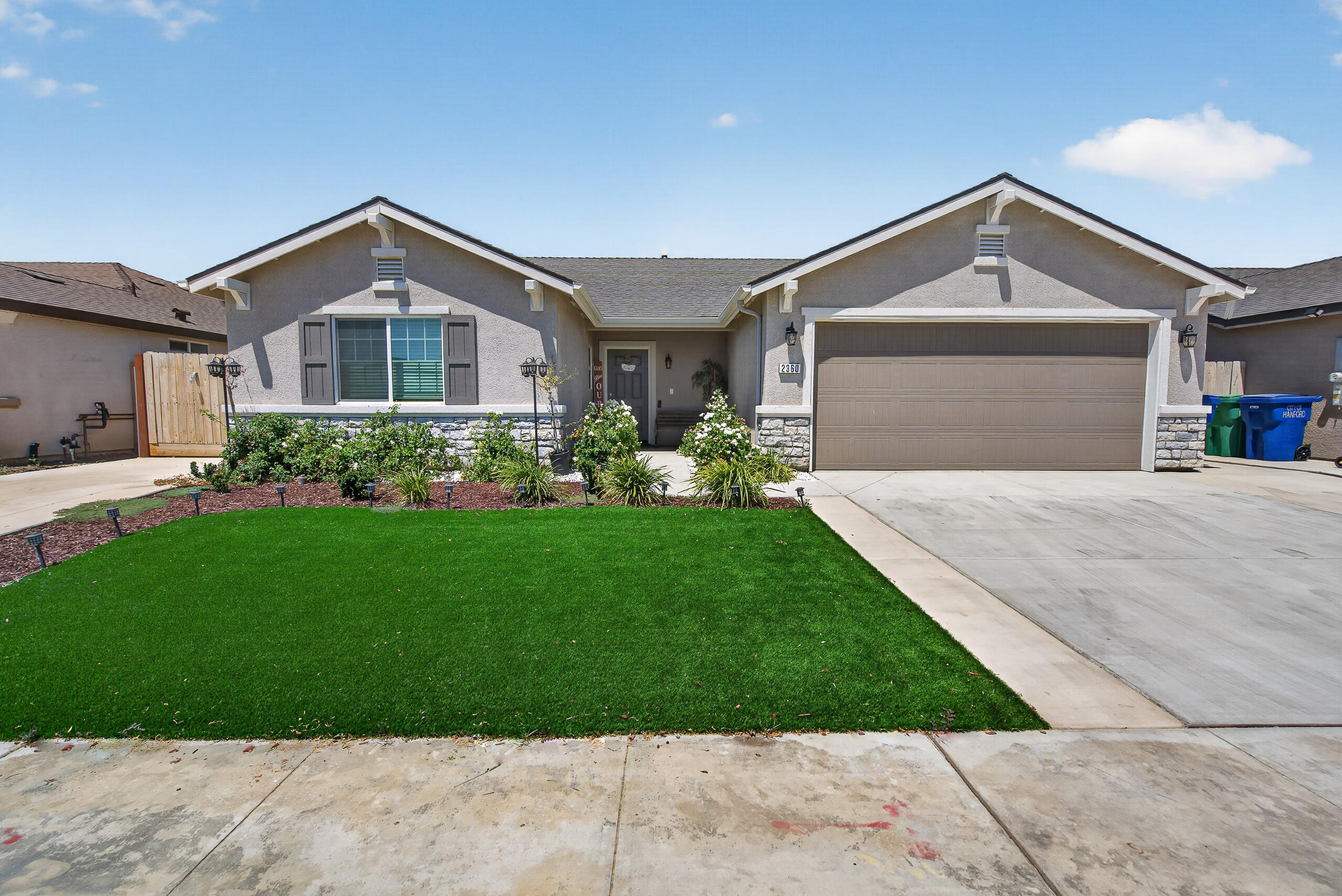 2360 N Chateau Way, Hanford, CA 93230
