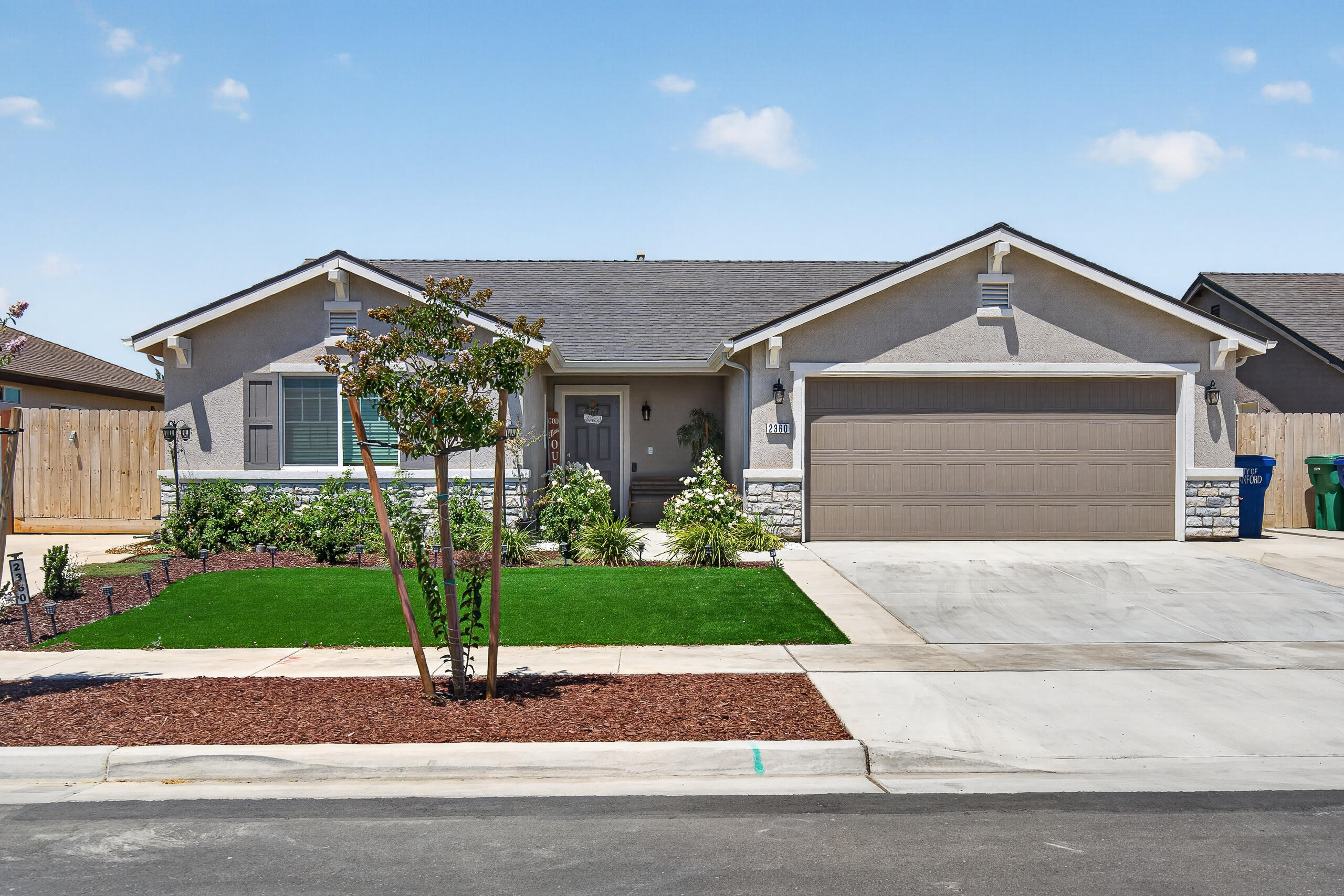 2360 N Chateau Way, Hanford, CA 93230
