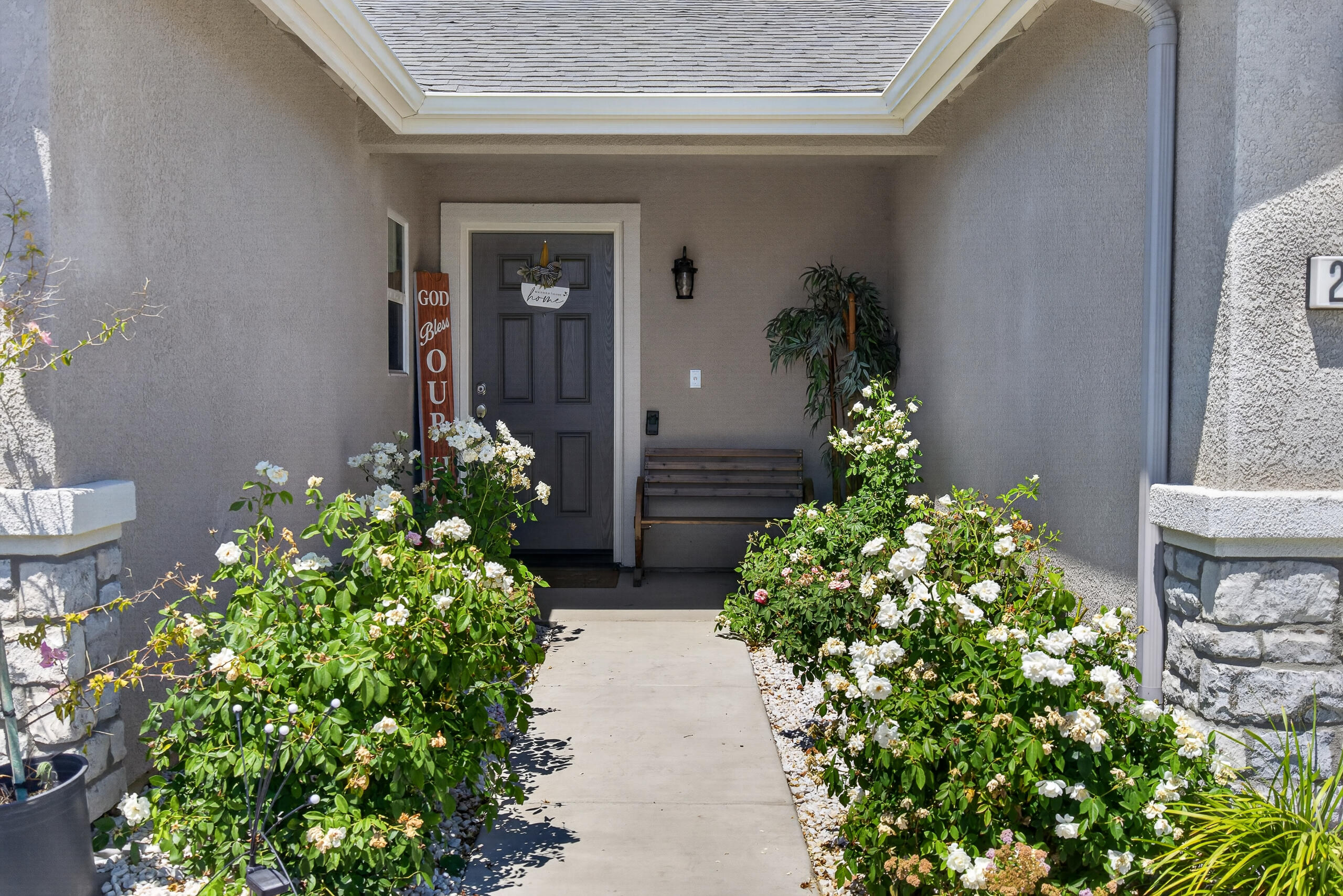 2360 N Chateau Way, Hanford, CA 93230