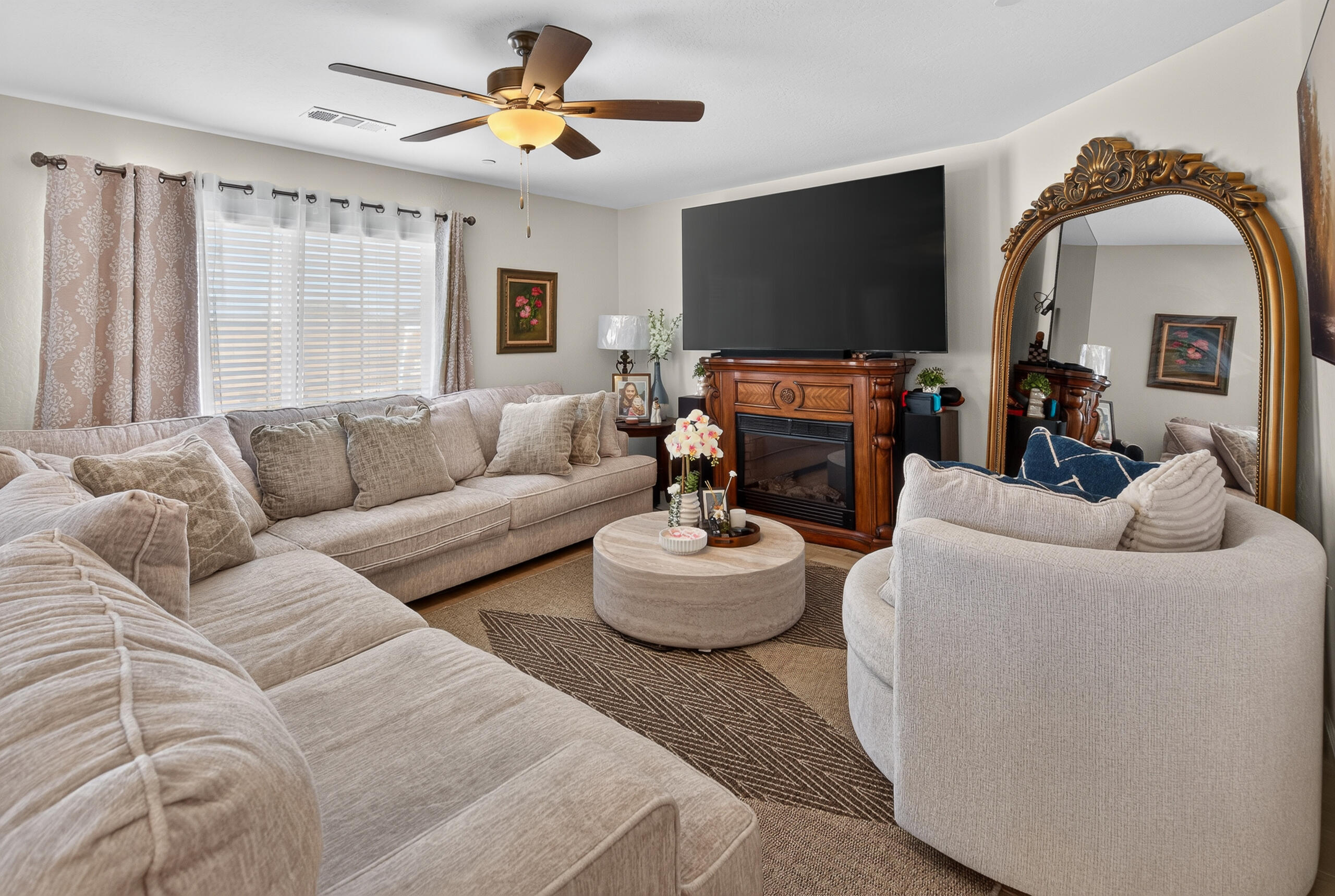 2360 N Chateau Way, Hanford, CA 93230