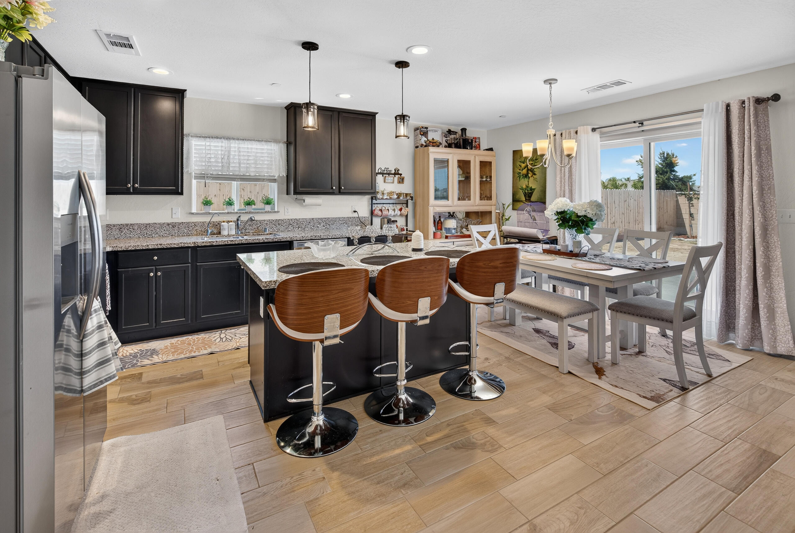 2360 N Chateau Way, Hanford, CA 93230