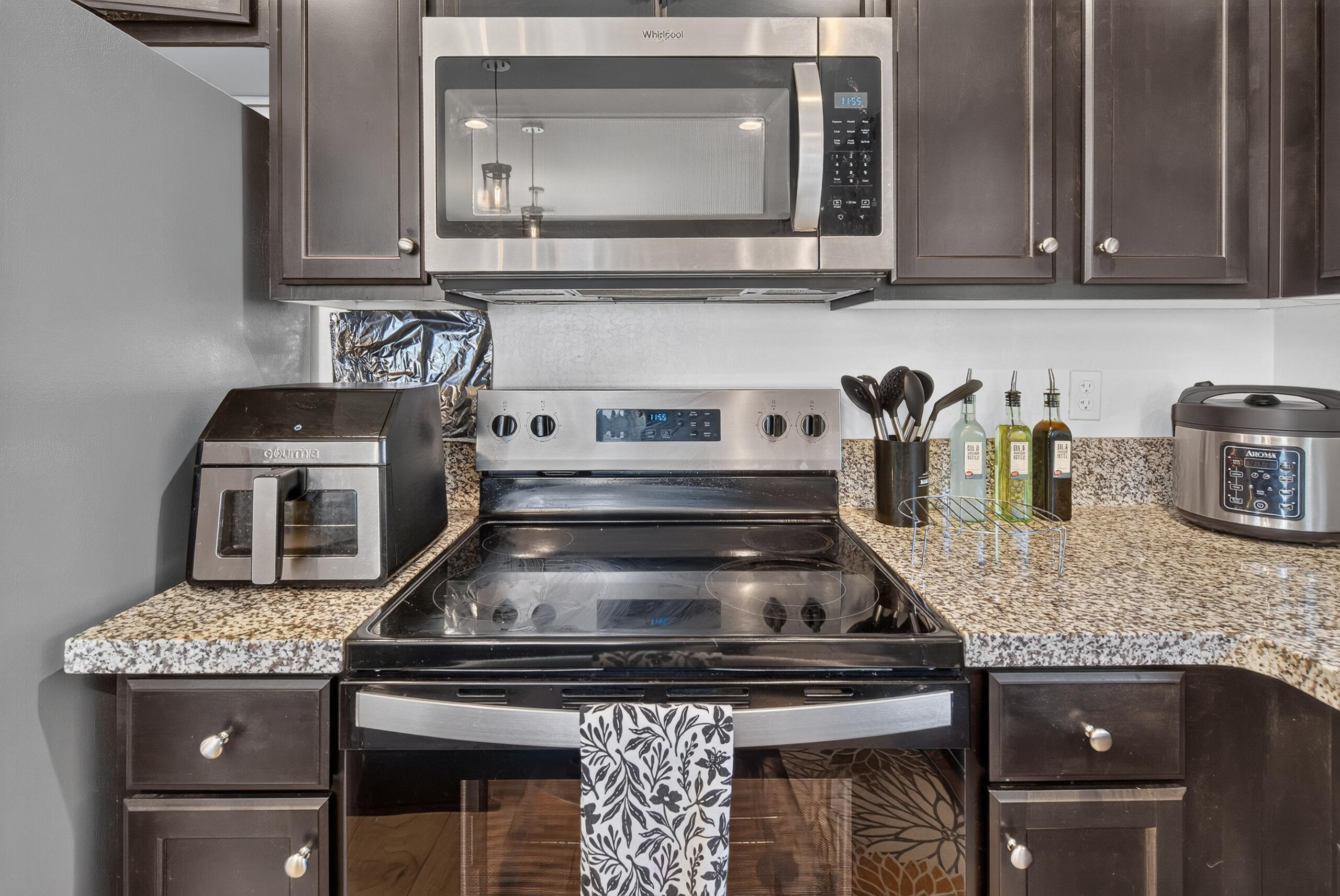 2360 N Chateau Way, Hanford, CA 93230
