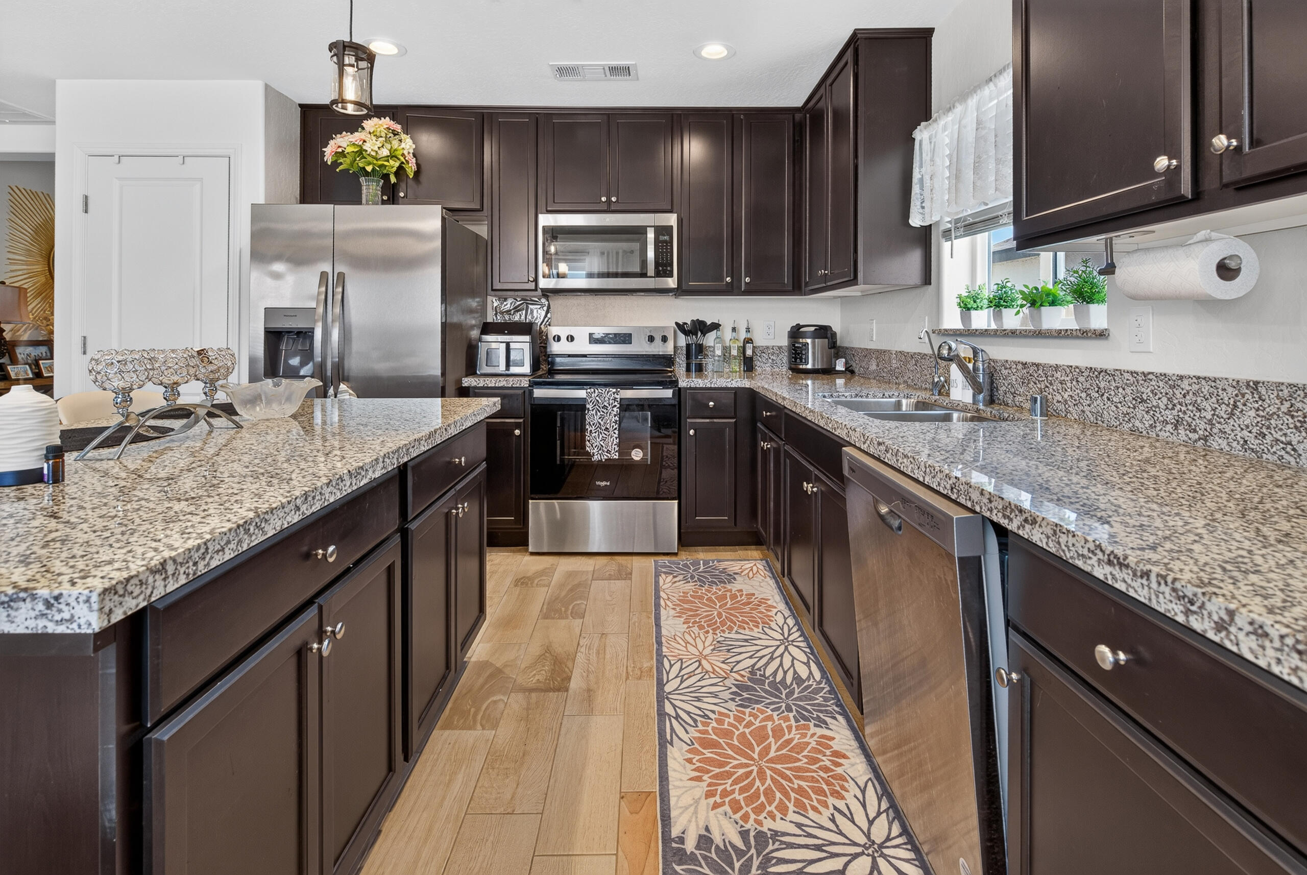 2360 N Chateau Way, Hanford, CA 93230