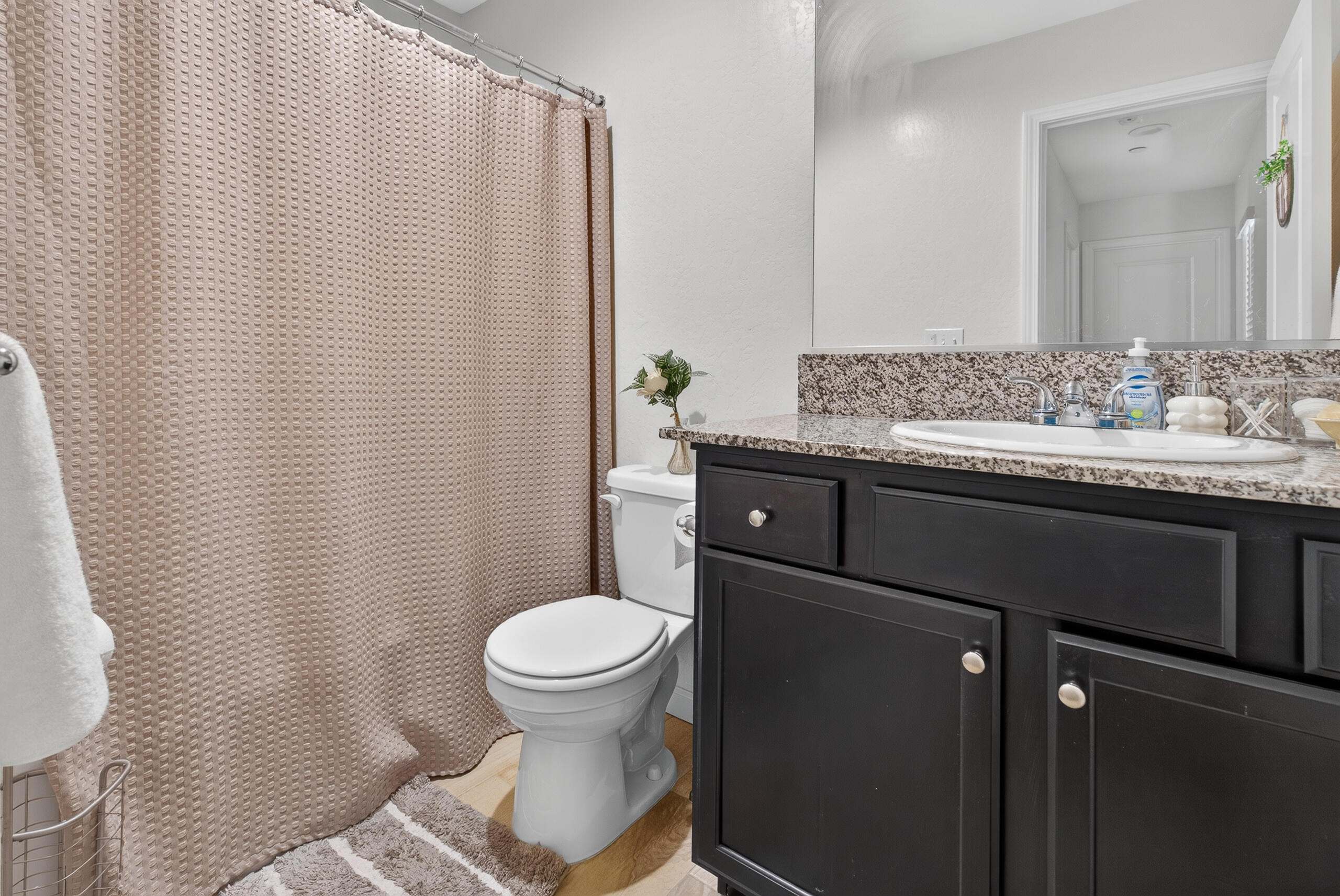 2360 N Chateau Way, Hanford, CA 93230