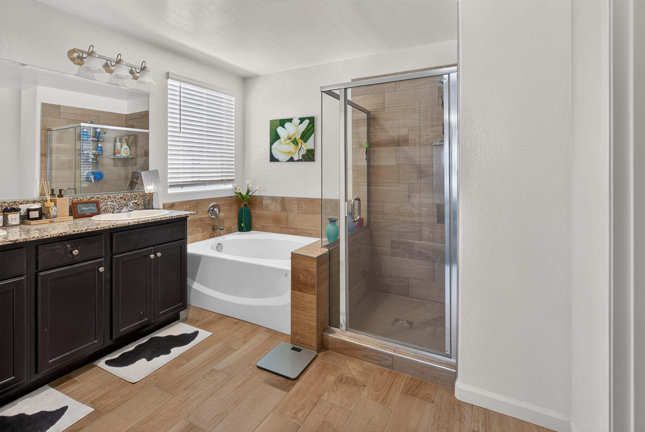 2360 N Chateau Way, Hanford, CA 93230