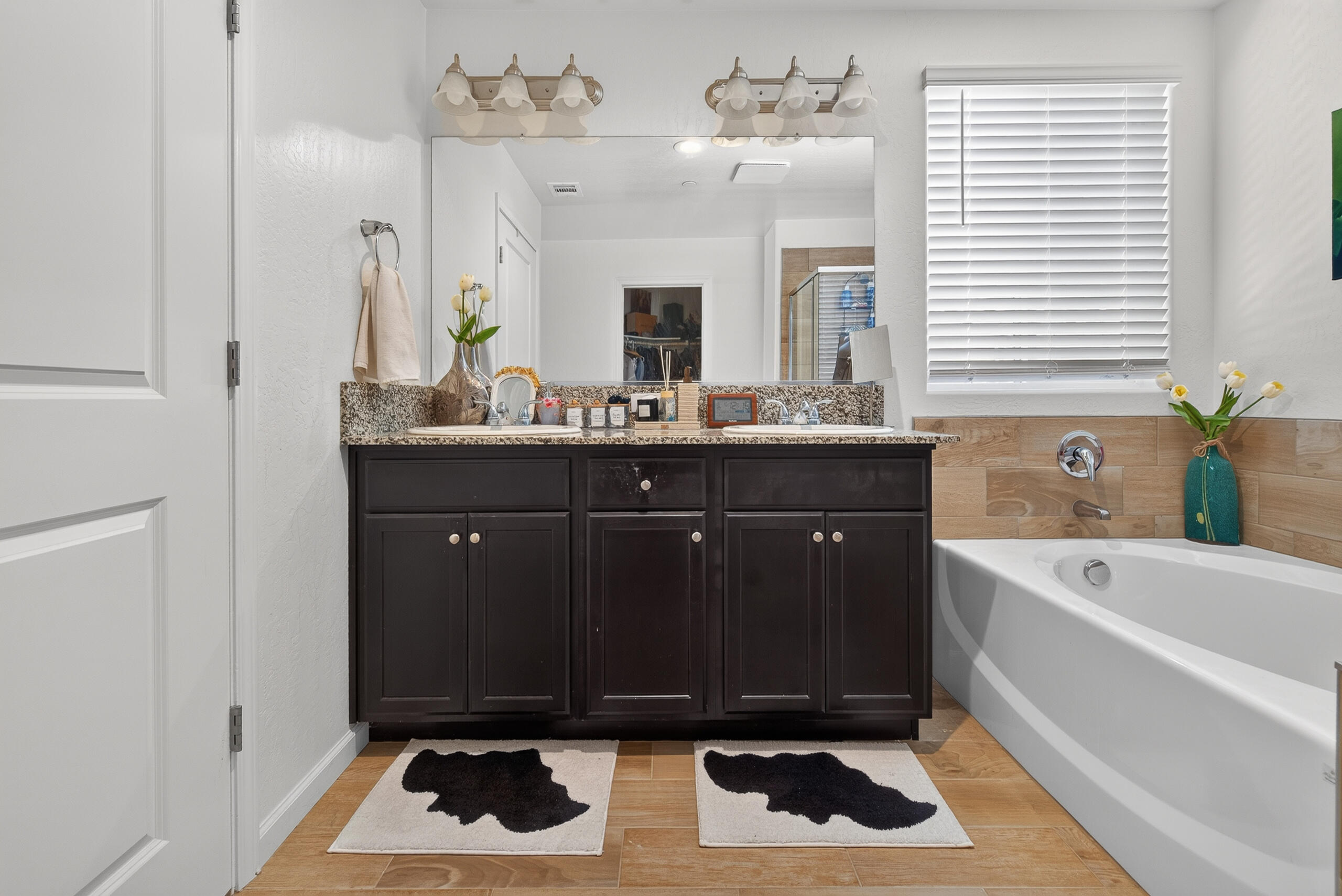 2360 N Chateau Way, Hanford, CA 93230