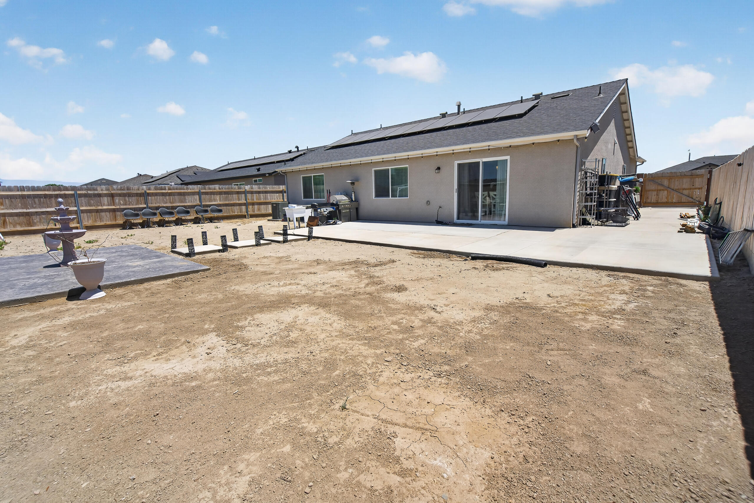2360 N Chateau Way, Hanford, CA 93230