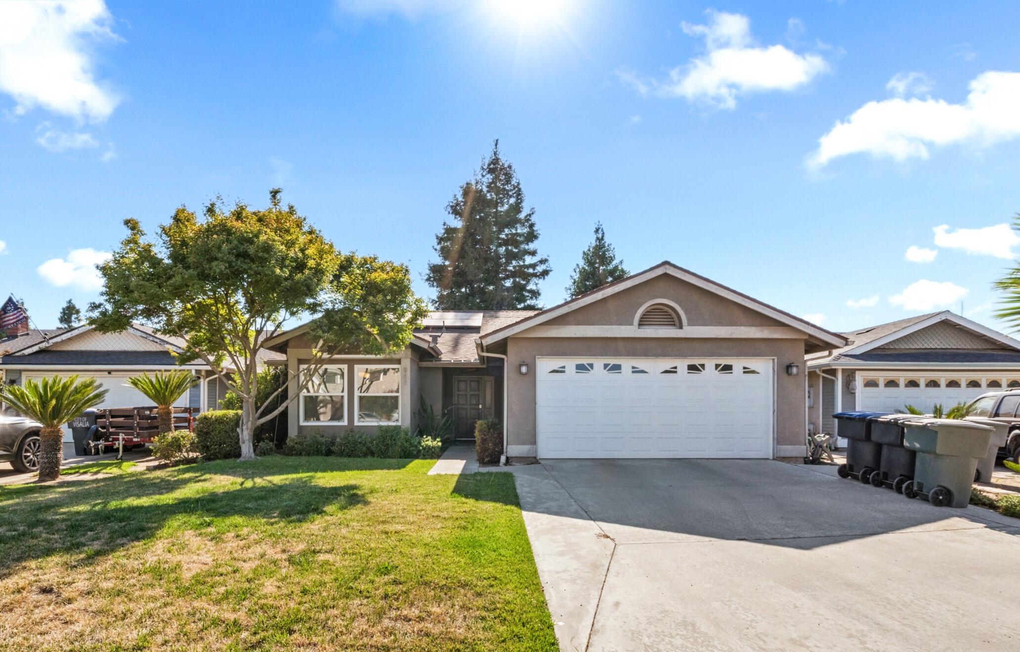 911 N Parkwood Ct, Visalia, CA 93291